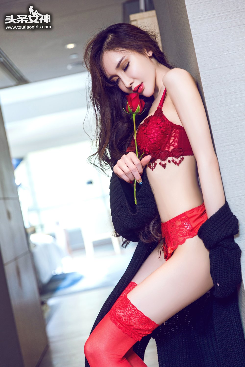 阿依努尔瓦娅- [TouTiao头条女神]高清写真图 2017-03-08 花漾女神