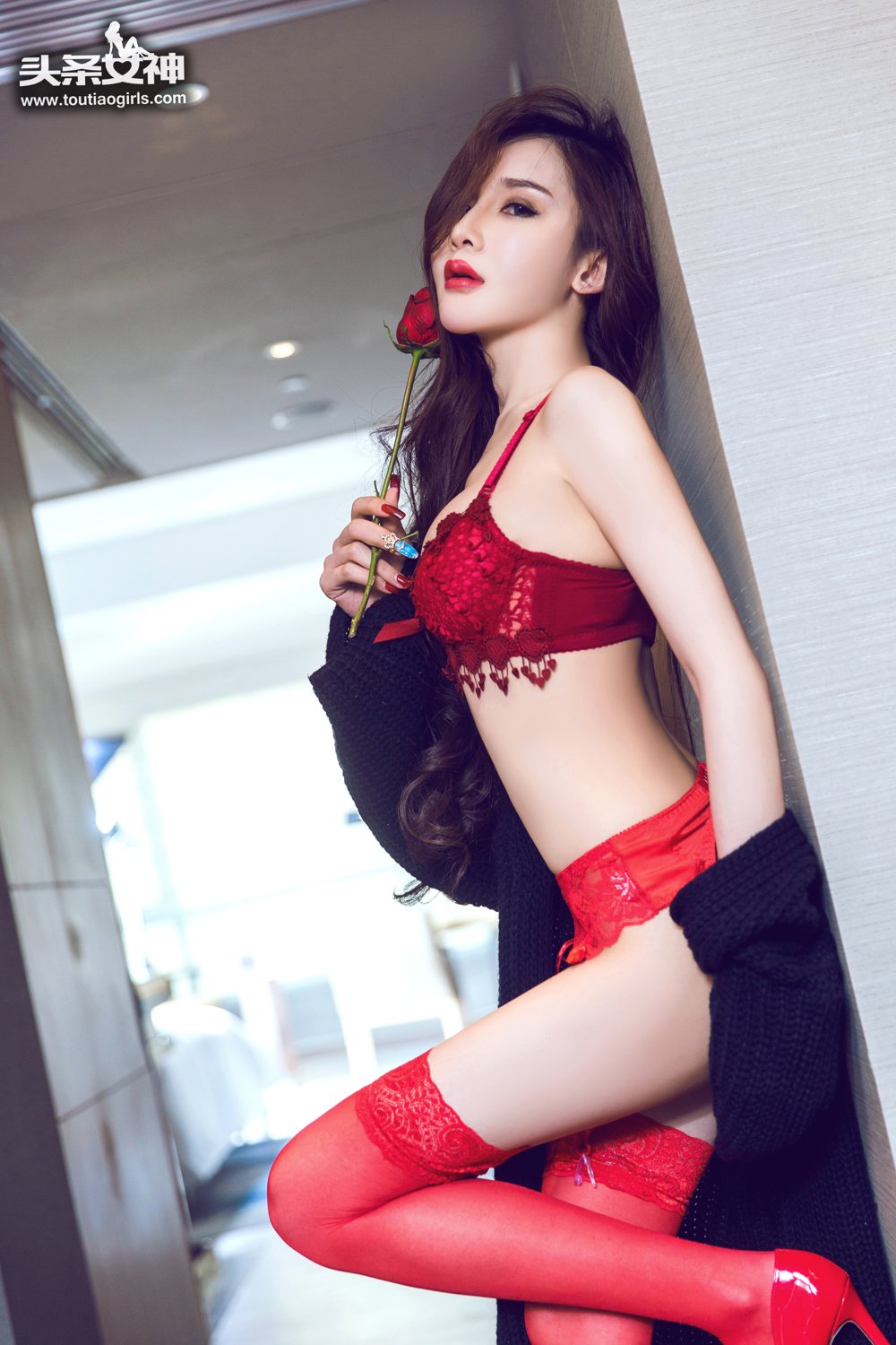 阿依努尔瓦娅- [TouTiao头条女神]高清写真图 2017-03-08 花漾女神