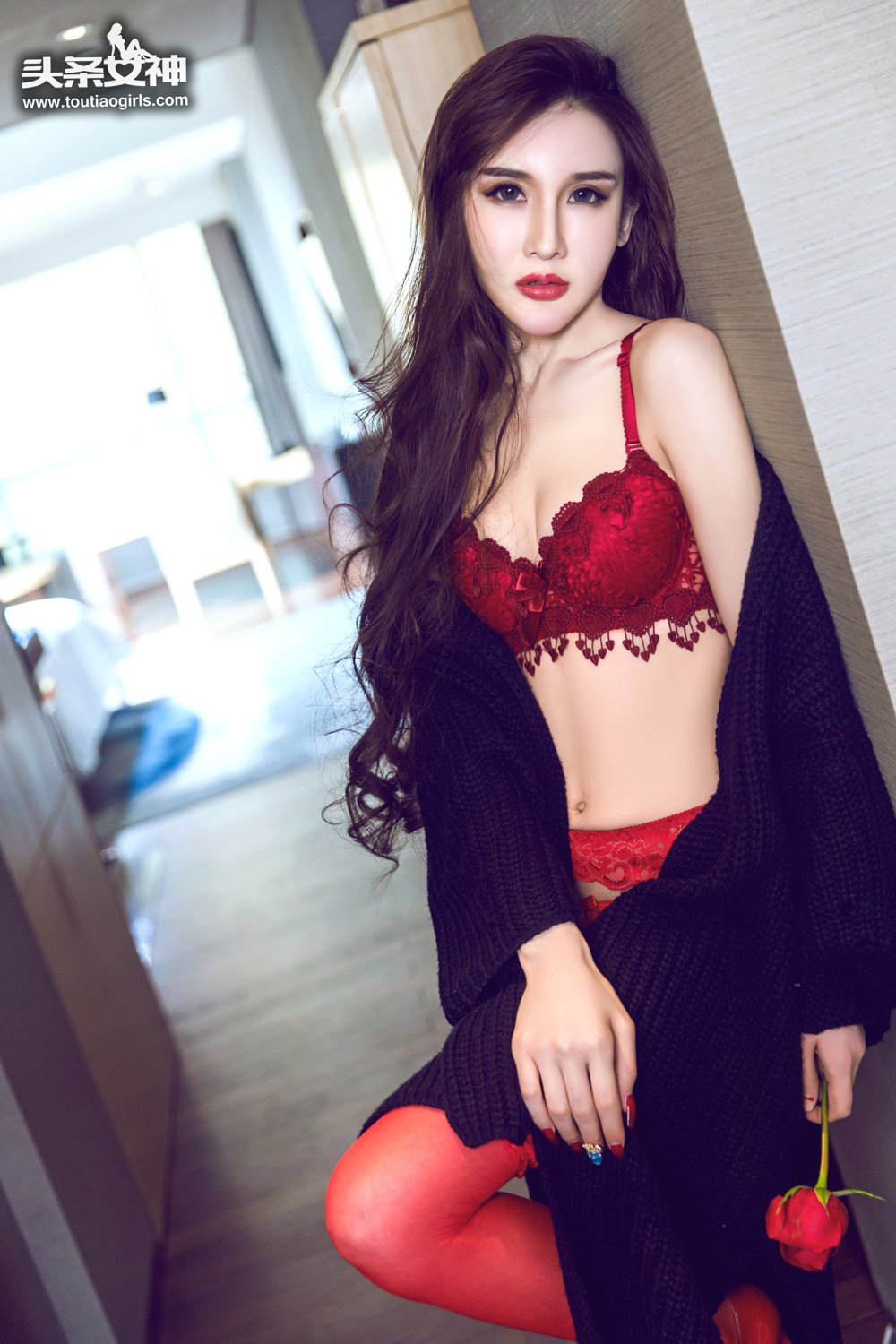 阿依努尔瓦娅- [TouTiao头条女神]高清写真图 2017-03-08 花漾女神