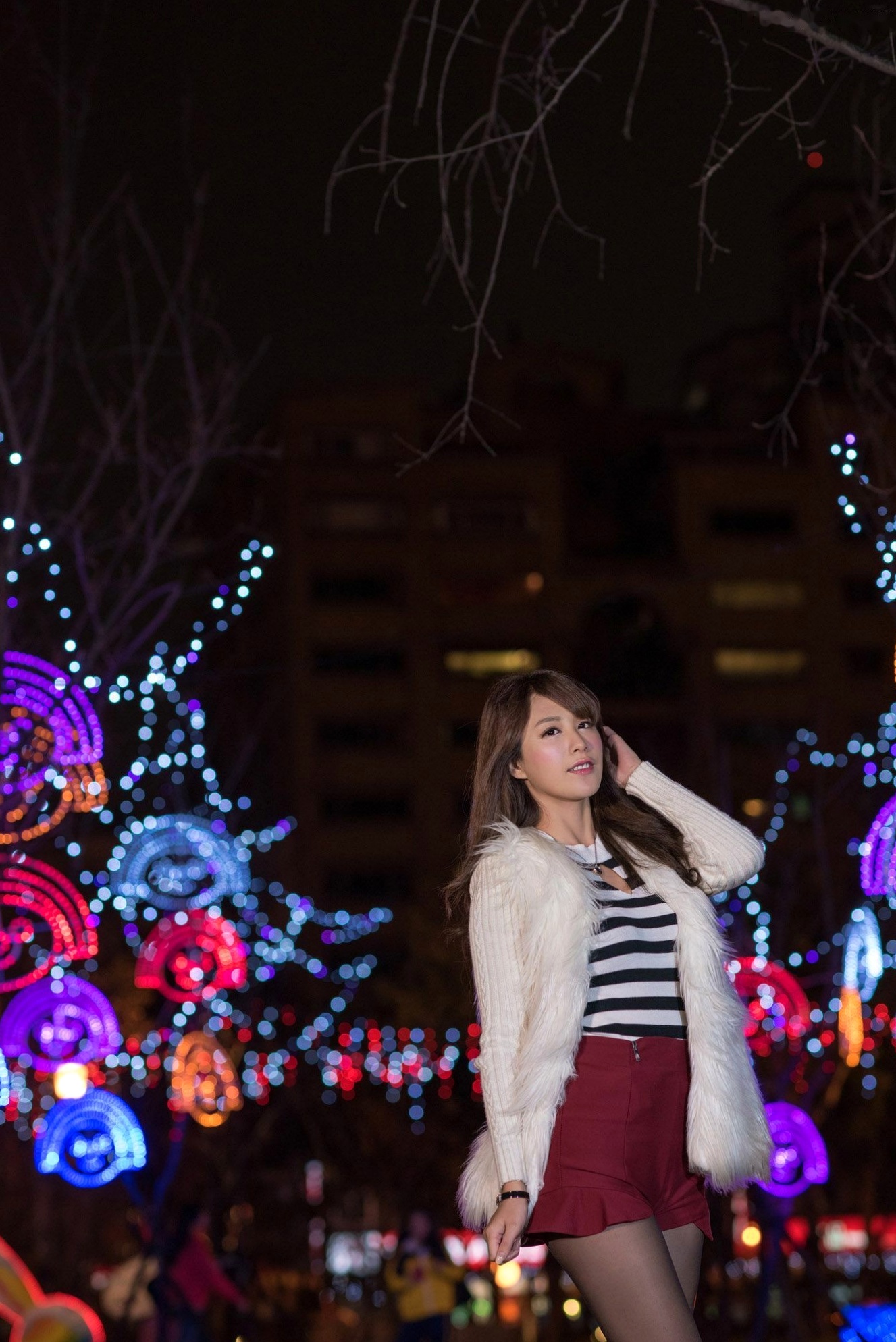 Gallery - 台湾正妹夏晴MISO《圣诞外拍》夜景霓虹灯下的节日时尚写真，清纯气质圣诞装扮美图台湾户外清新气质治愈系 夏晴Miso女神私房照_秀色女神 - image 12