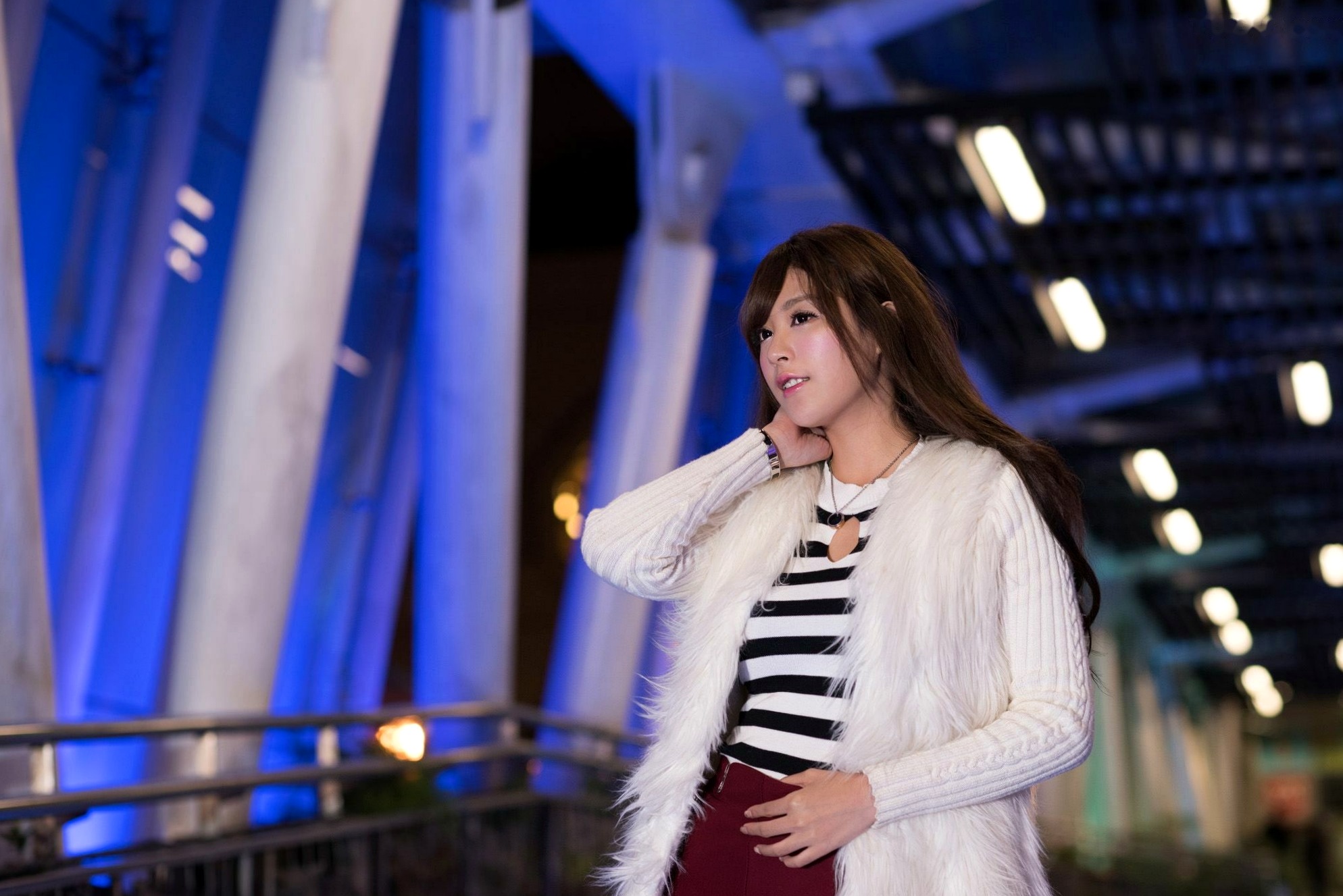 Gallery - 台湾正妹夏晴MISO《圣诞外拍》夜景霓虹灯下的节日时尚写真，清纯气质圣诞装扮美图台湾户外清新气质治愈系 夏晴Miso女神私房照_秀色女神 - image 16