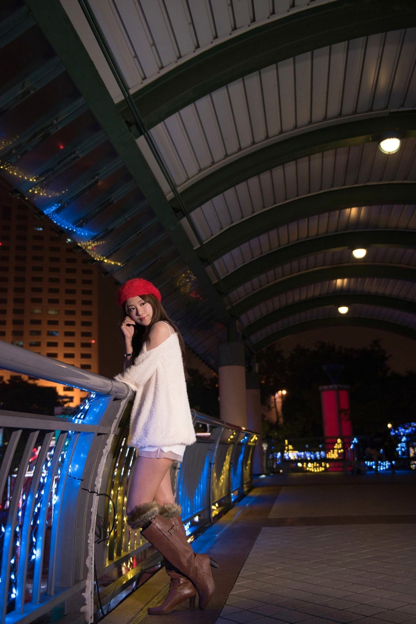 Gallery - 台湾正妹夏晴MISO《圣诞外拍》夜景霓虹灯下的节日时尚写真，清纯气质圣诞装扮美图台湾户外清新气质治愈系 夏晴Miso女神私房照_秀色女神 - image 64