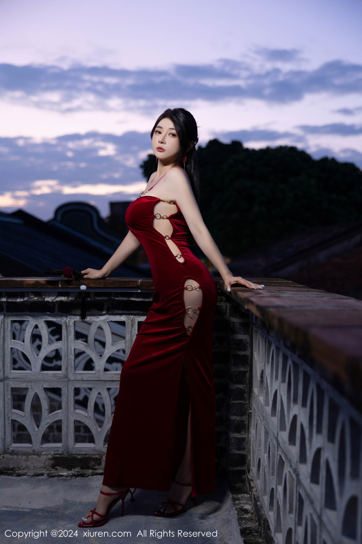 [XiuRen]高清写真图 2024.10.22 No.9327 凯竹Quinn 长裙美腿