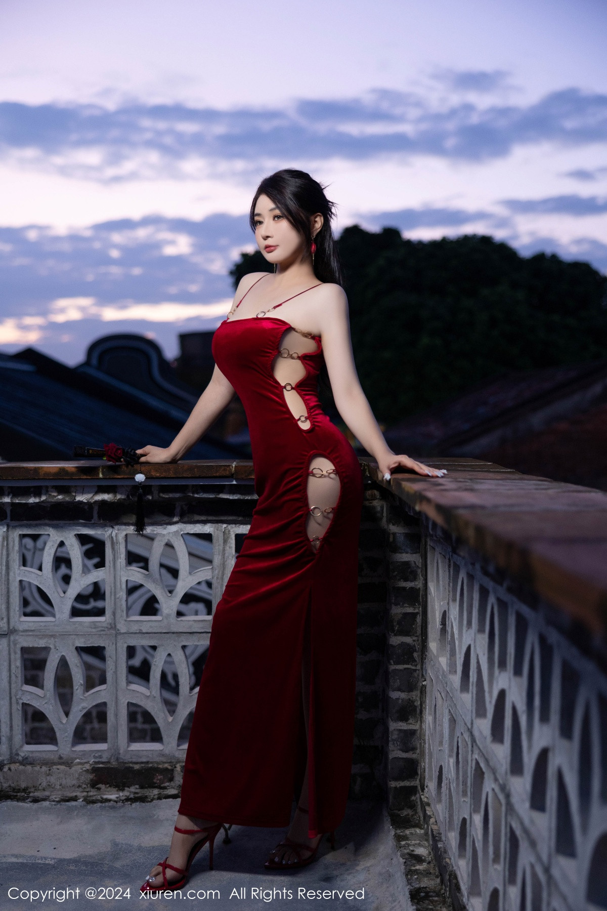 [XiuRen]高清写真图 2024.10.22 No.9327 凯竹Quinn 长裙美腿