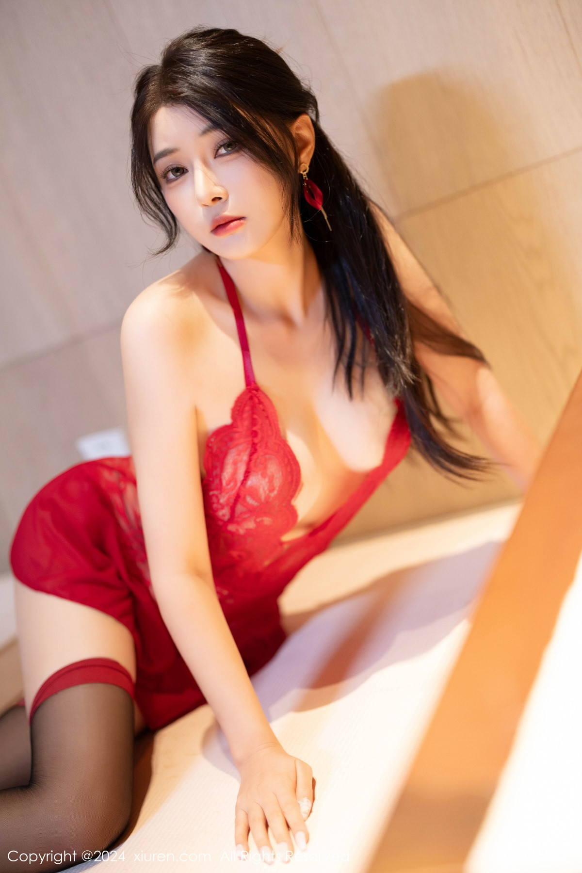[XiuRen]高清写真图 2024.10.22 No.9327 凯竹Quinn 长裙美腿