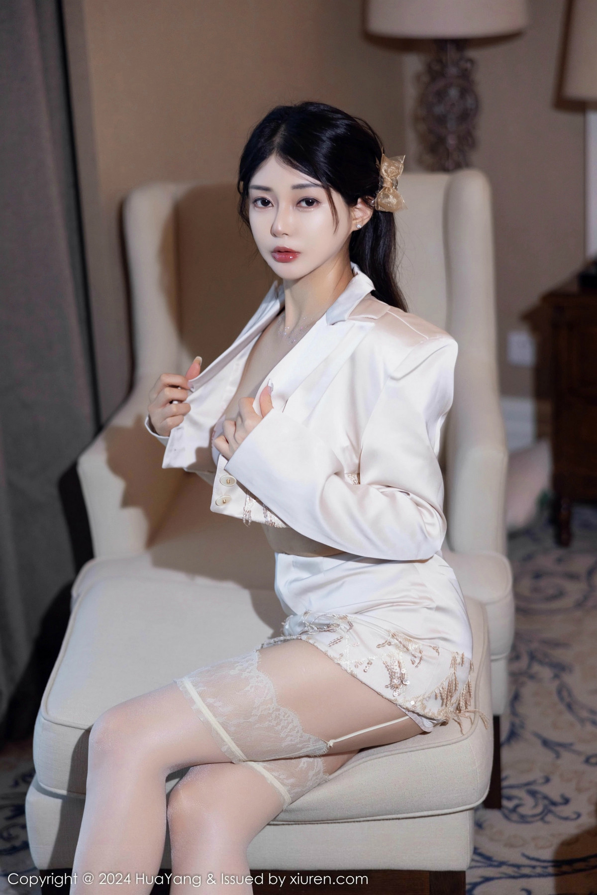 [HuaYang]高清写真图 2024.11.01 VOL.615 凯竹Quinn 丝袜美腿