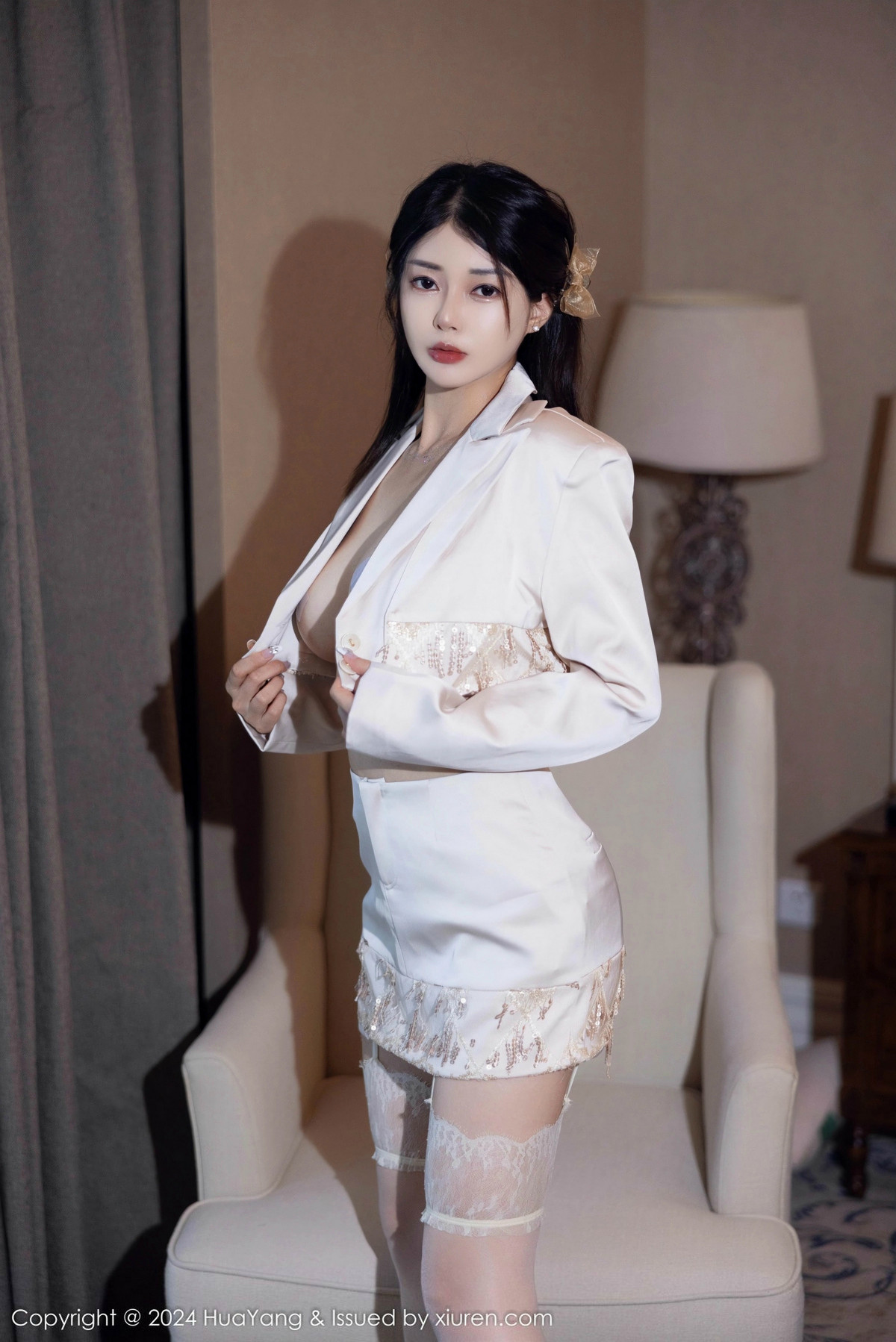 [HuaYang]高清写真图 2024.11.01 VOL.615 凯竹Quinn 丝袜美腿