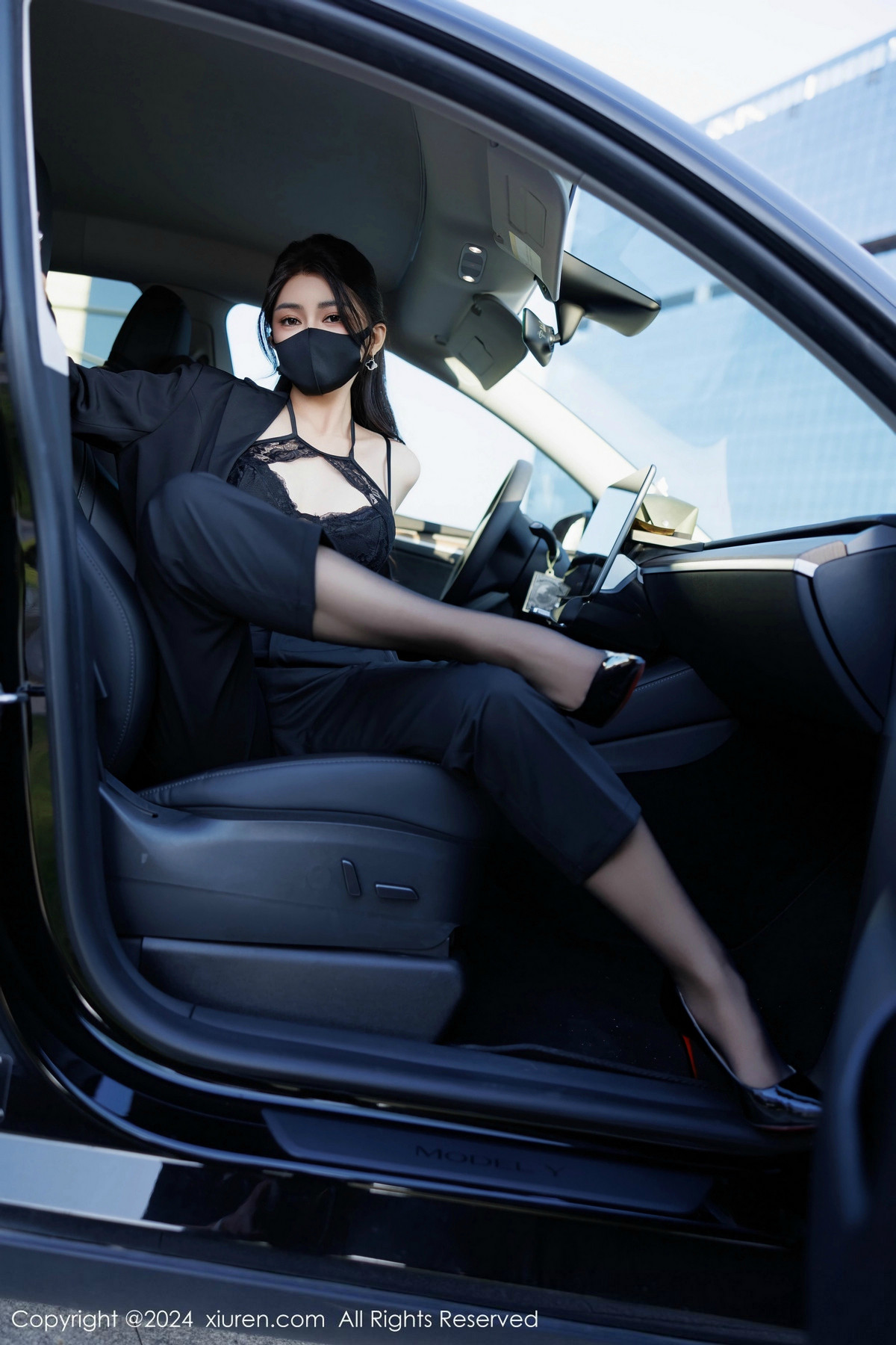 [XiuRen]高清写真图 2024.11.06 No.9405 凯竹Quinn 黑丝美腿