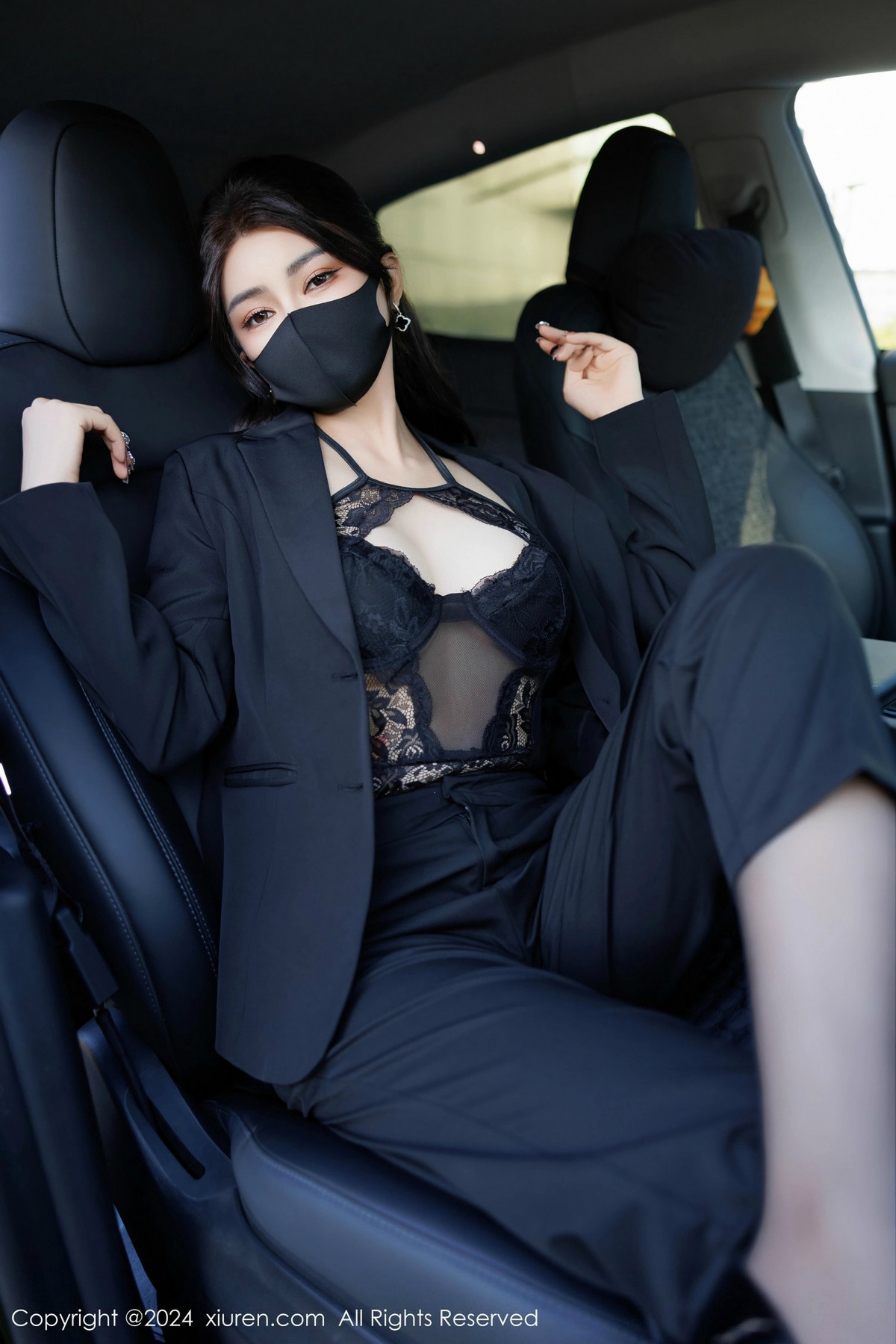 [XiuRen]高清写真图 2024.11.06 No.9405 凯竹Quinn 黑丝美腿