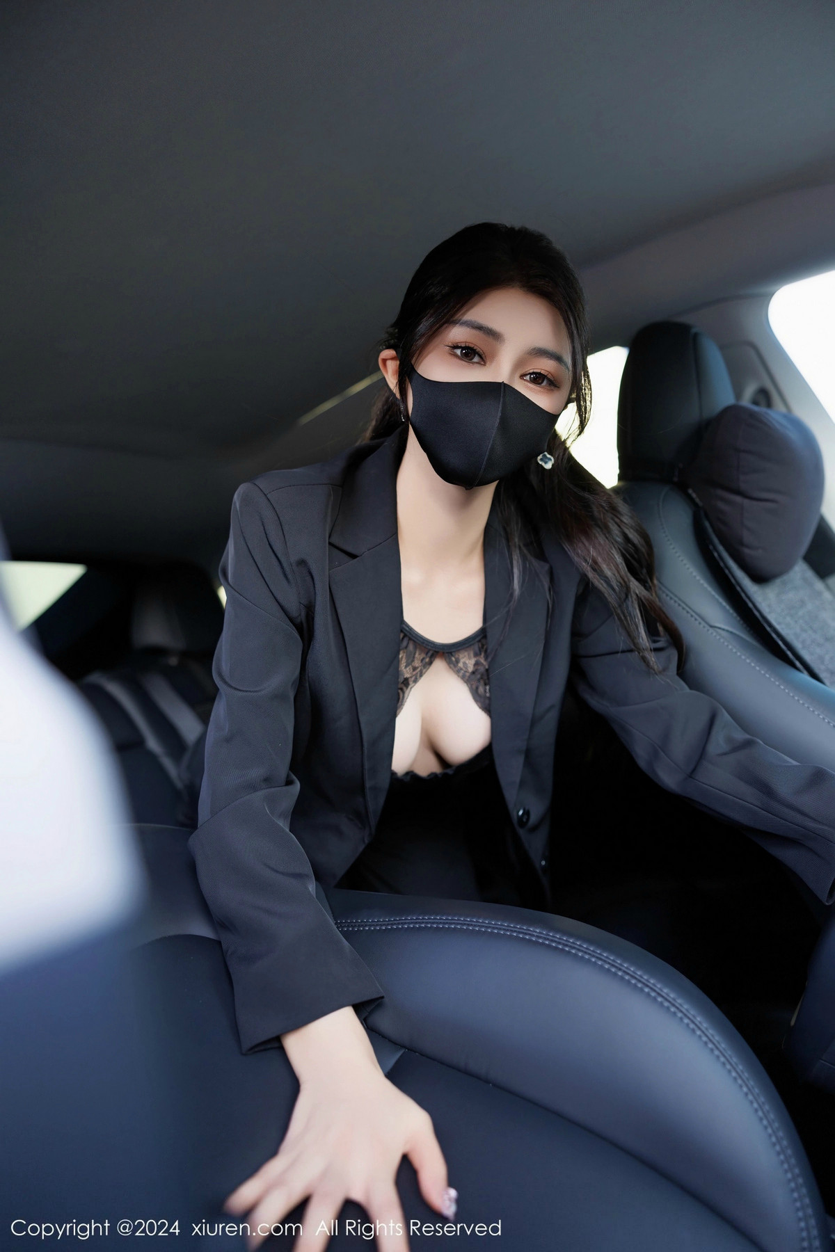[XiuRen]高清写真图 2024.11.06 No.9405 凯竹Quinn 黑丝美腿