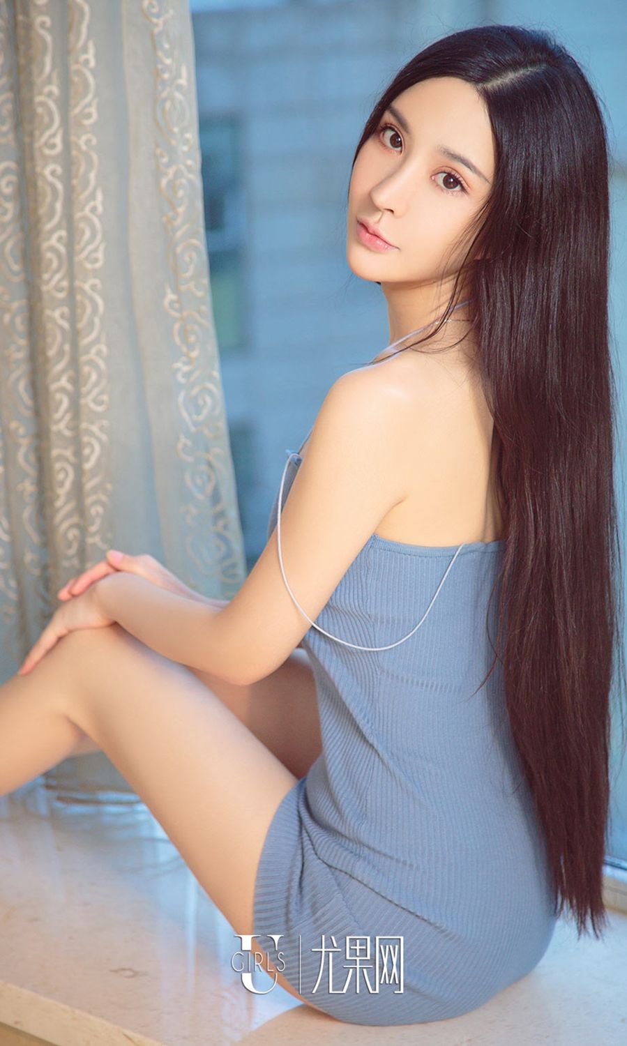 金鑫长发早已及腰 十里红妆依旧妖娆