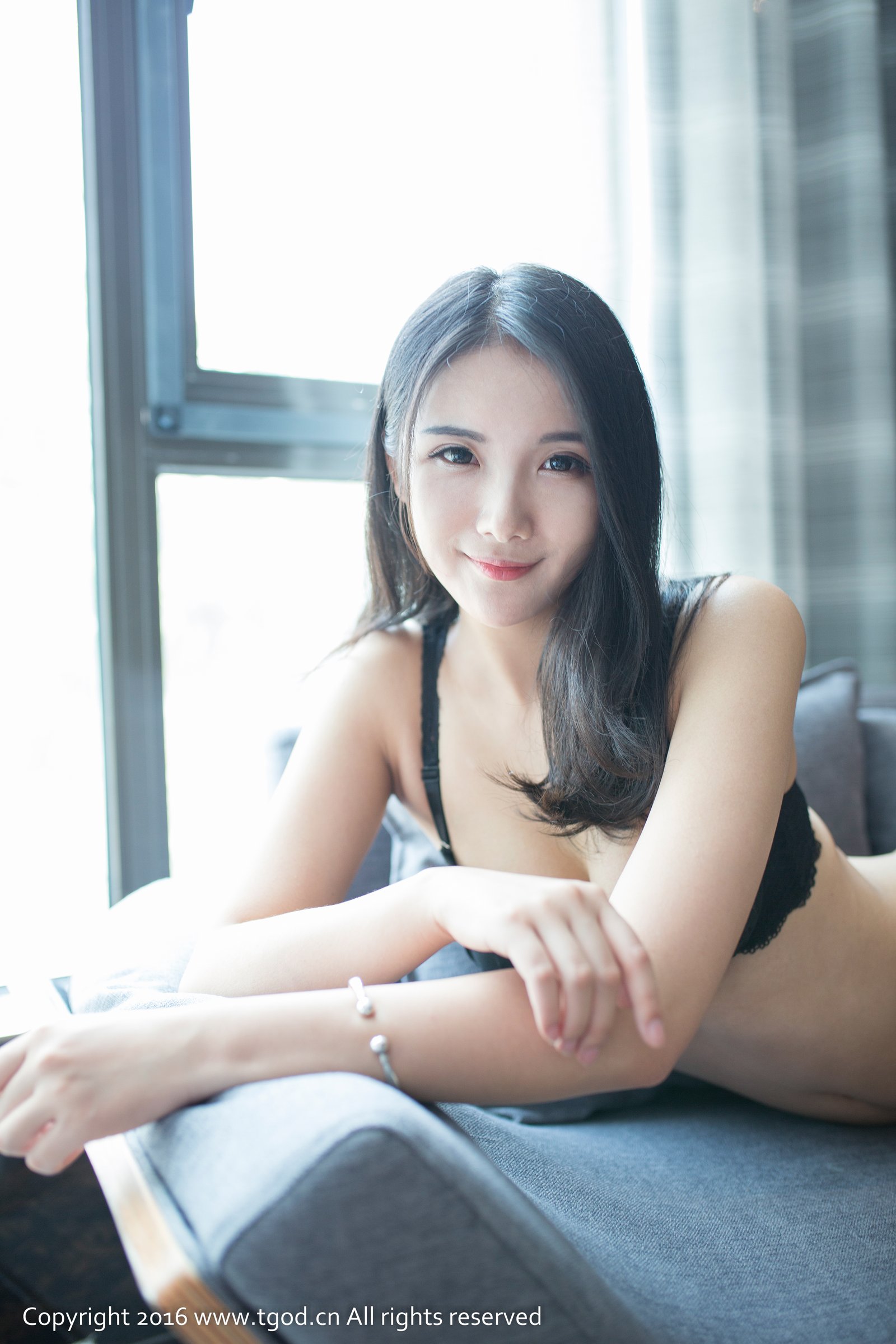莓ya [TGOD推女神]高清写真图一针一梭索绕心头