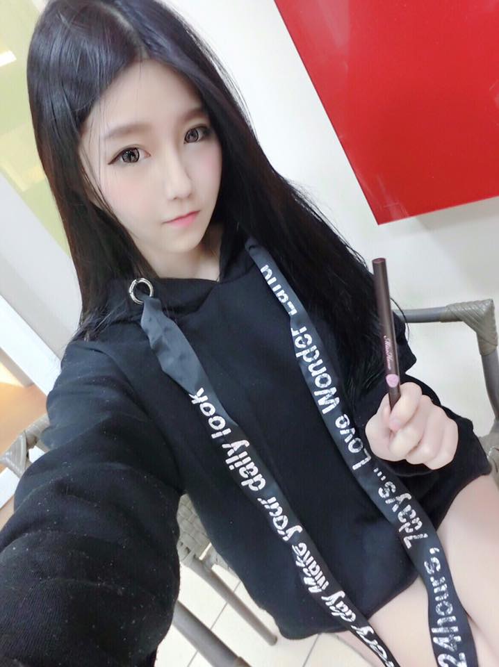 吴心慈 洋娃娃般的正妹也有如此好身材