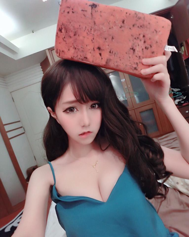 吴心慈 洋娃娃般的正妹也有如此好身材