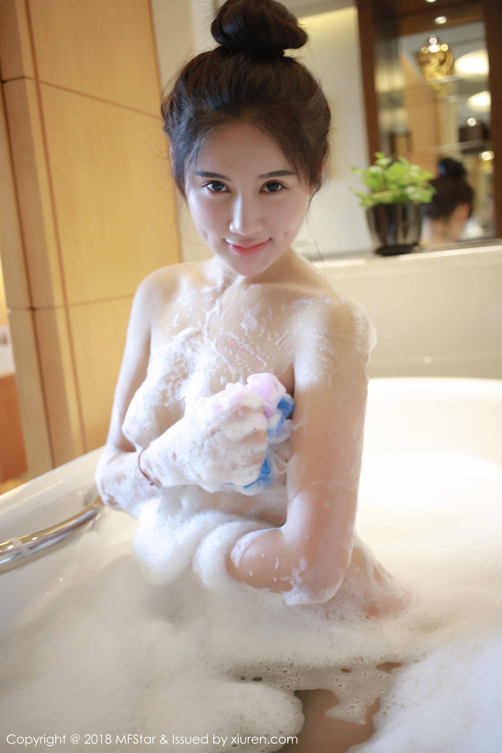 樱桃小嘴模特程程CC 惹火泡泡浴精彩诱惑