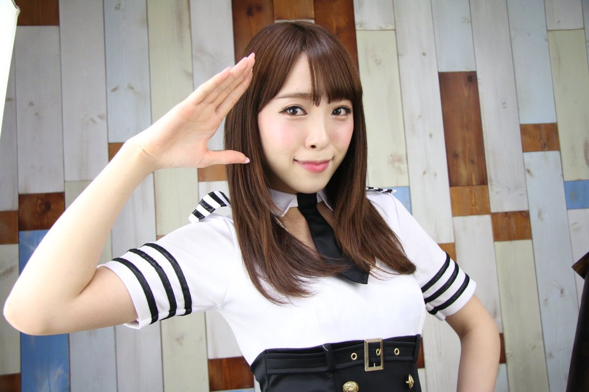 蛯原芽衣 新晋赛车女郎自拍美图