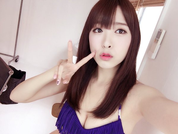 蛯原芽衣 新晋赛车女郎自拍美图