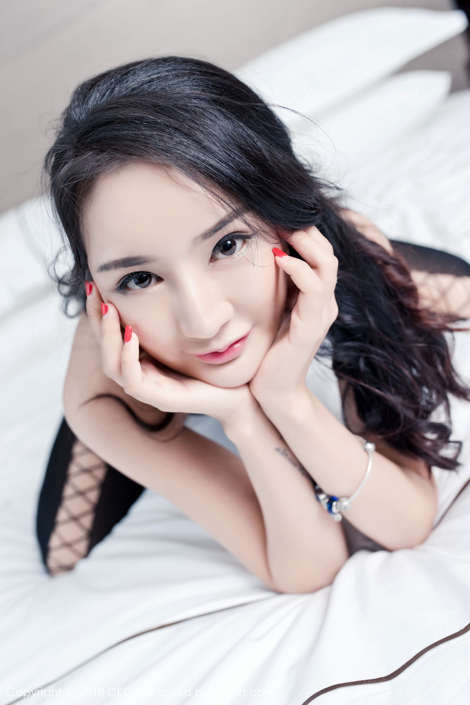 高颜值美人梅哥 真空演绎美颜美腿