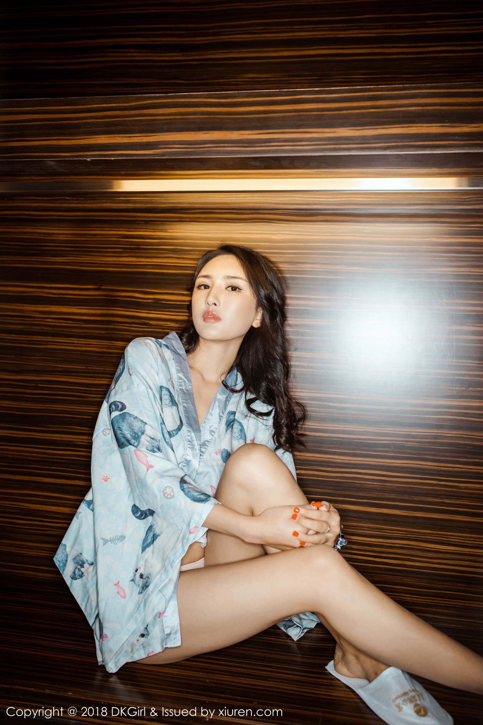 高颜值美人梅哥 真空演绎美颜美腿