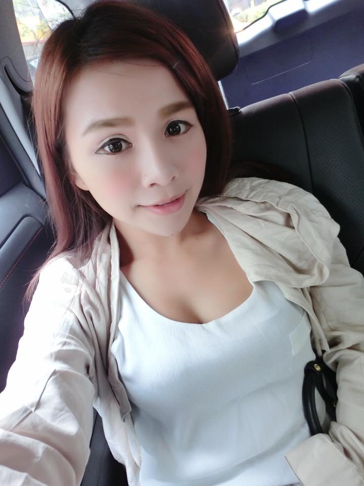 刘绒萱 超正兼气质的美人车模