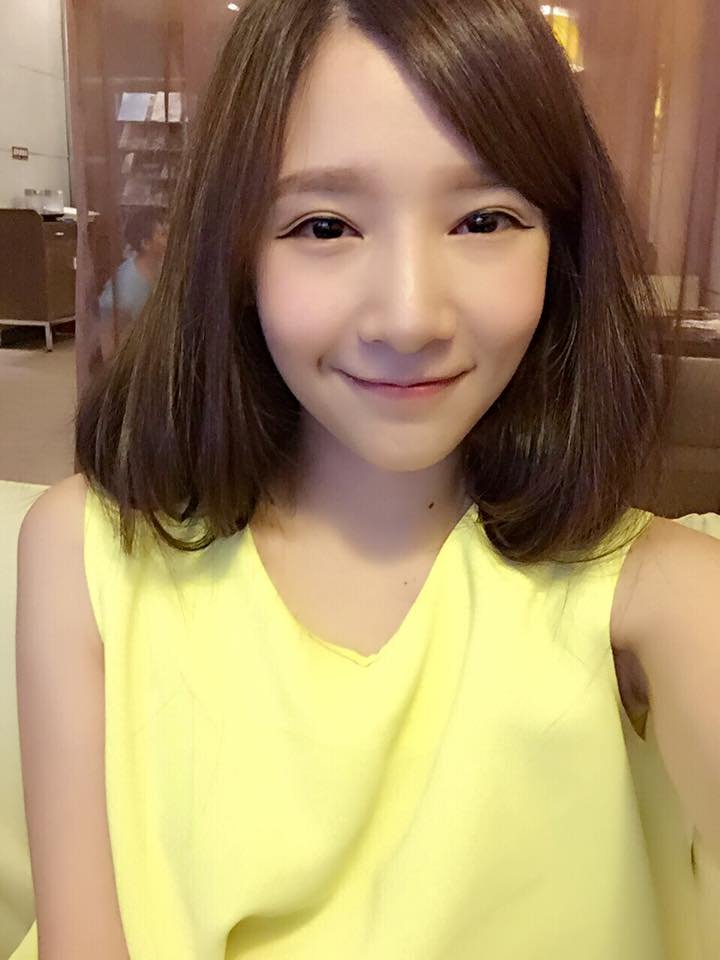 刘绒萱 超正兼气质的美人车模