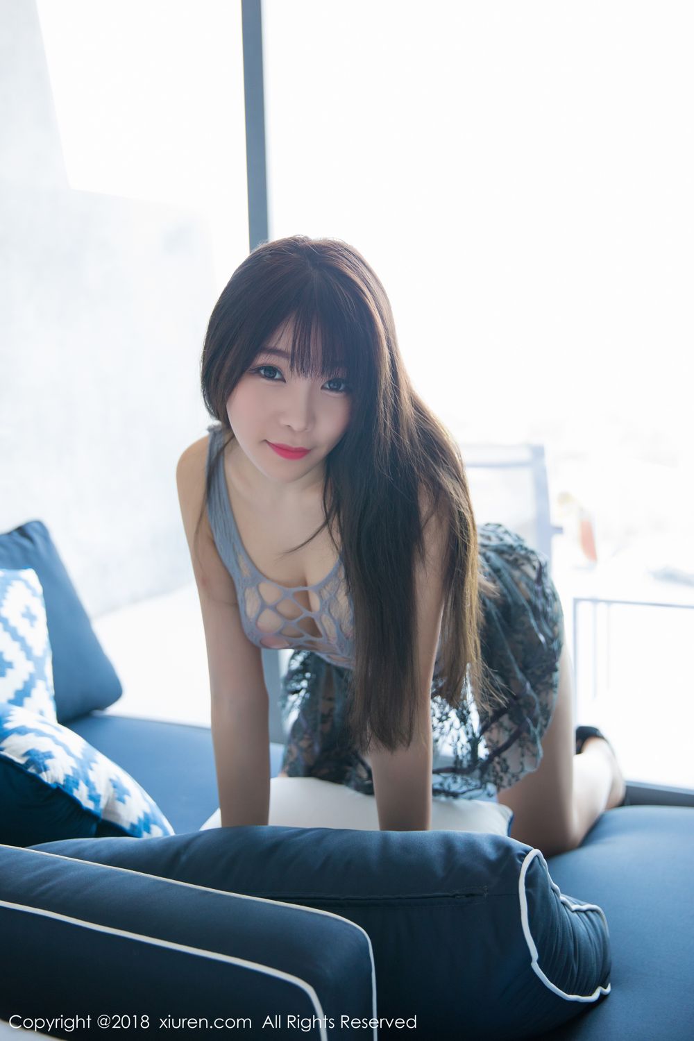 性感秘书芝芝Booty 白寸衫黑丝制服OL