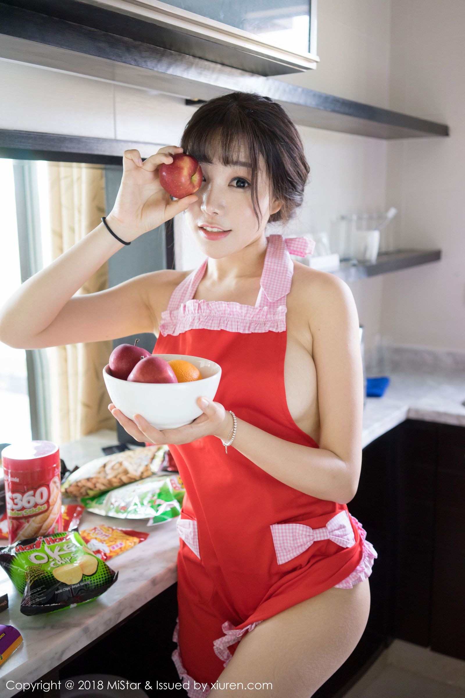 性感厨娘芝芝Booty 温柔性感女仆装扮