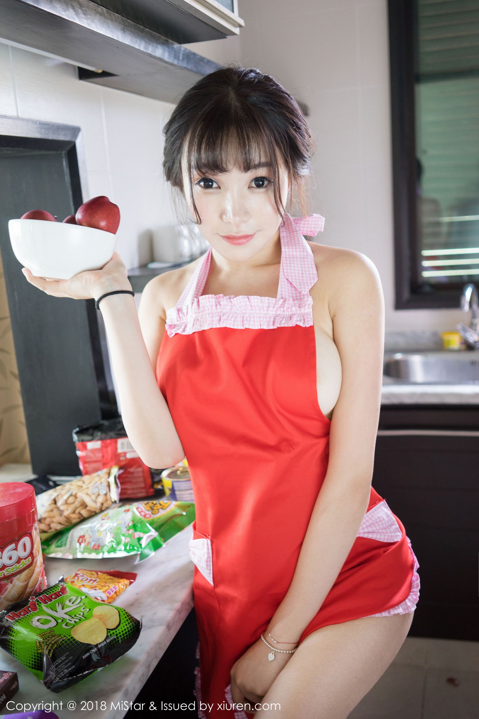 性感厨娘芝芝Booty 温柔性感女仆装扮