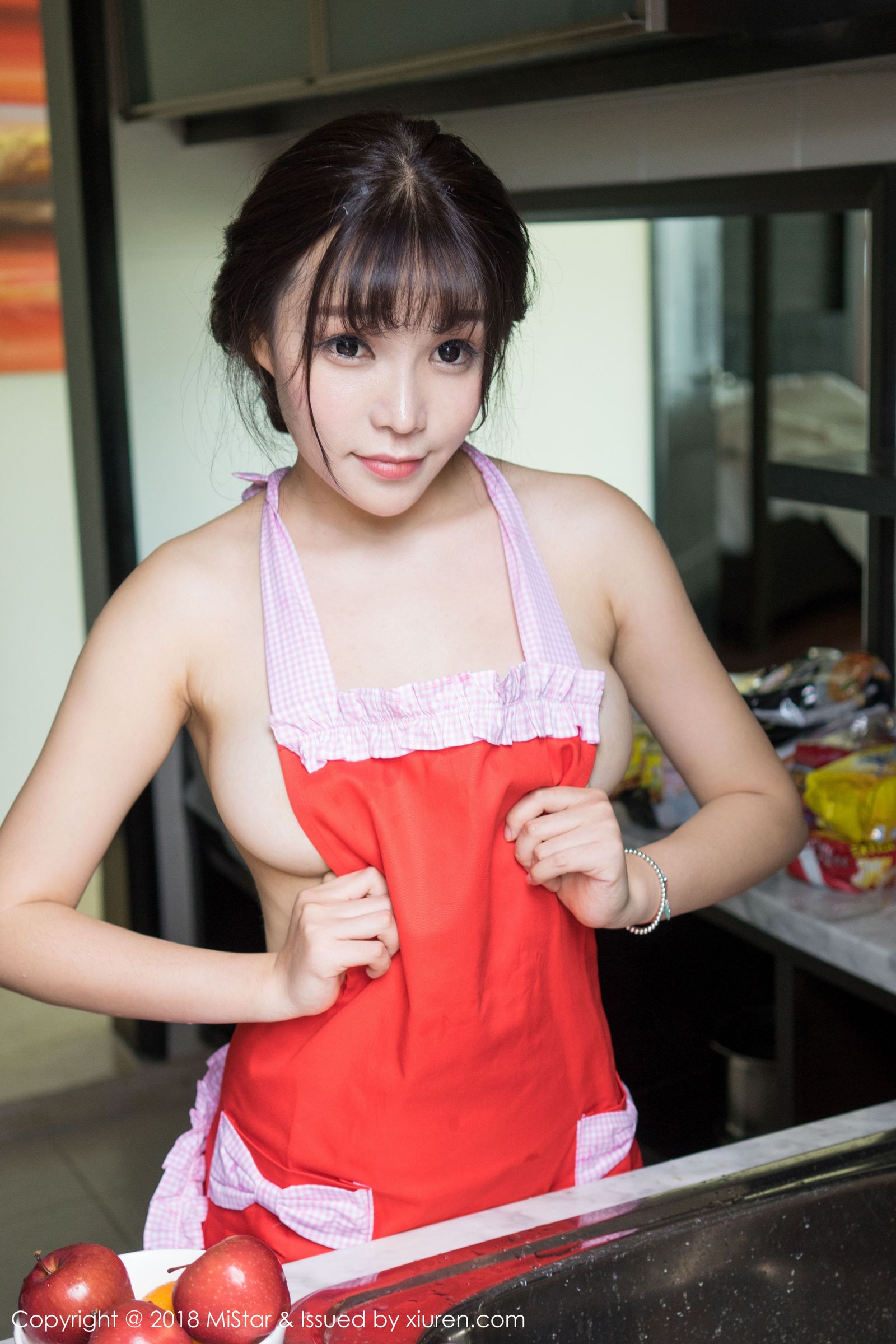 性感厨娘芝芝Booty 温柔性感女仆装扮