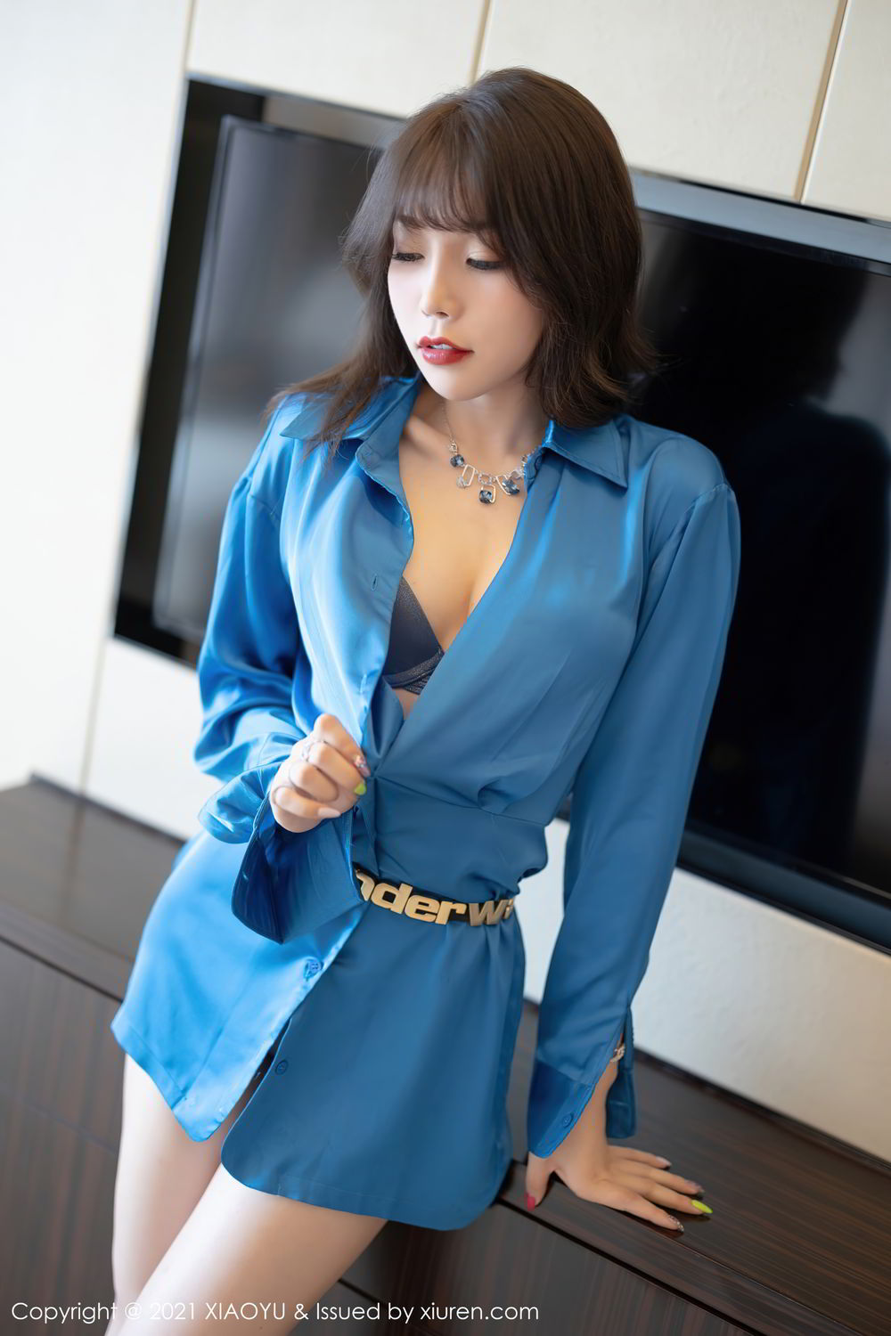 宅男女神芝芝Booty 简约大气的服饰