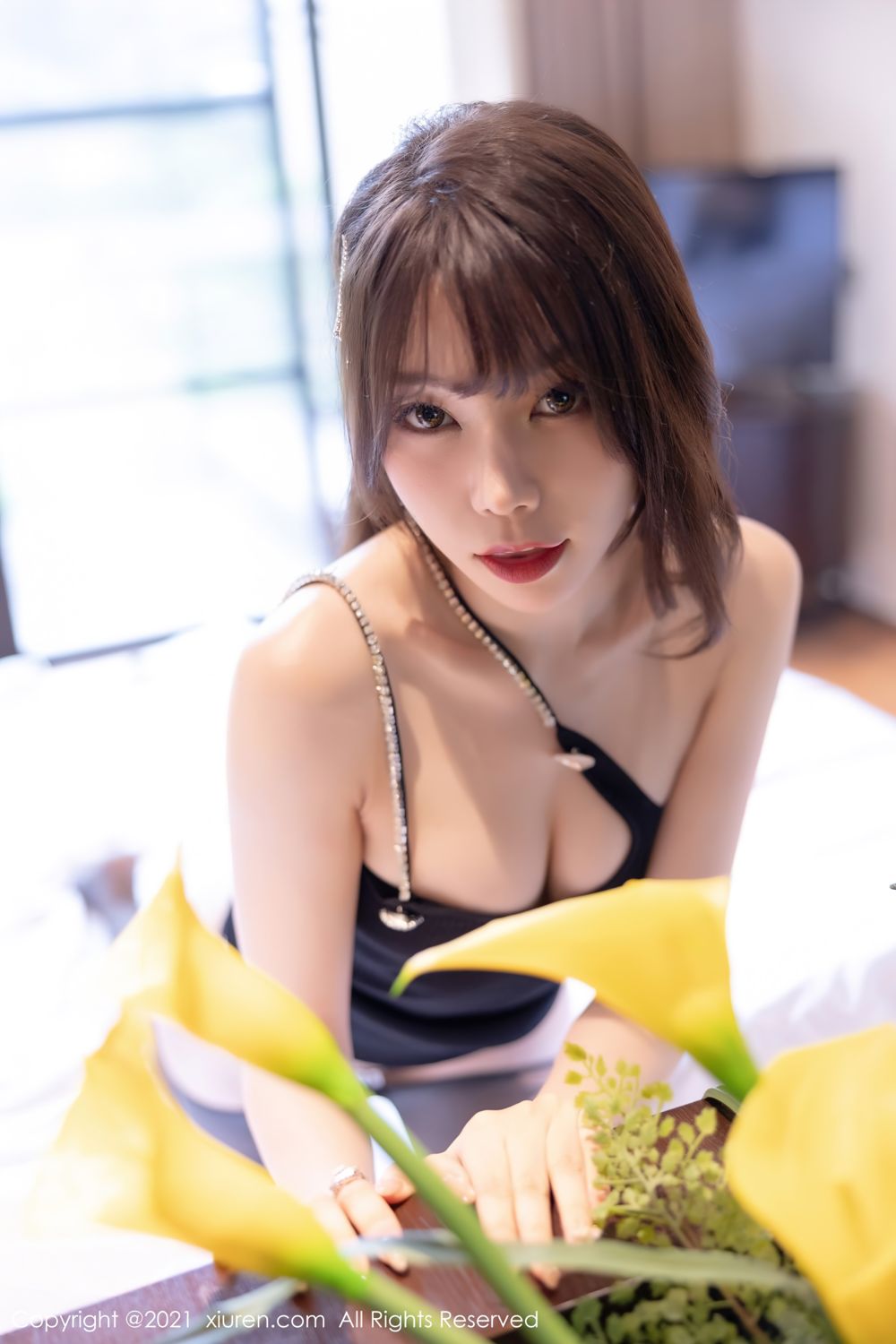 全民女神芝芝Booty 典雅多姿的吊裙