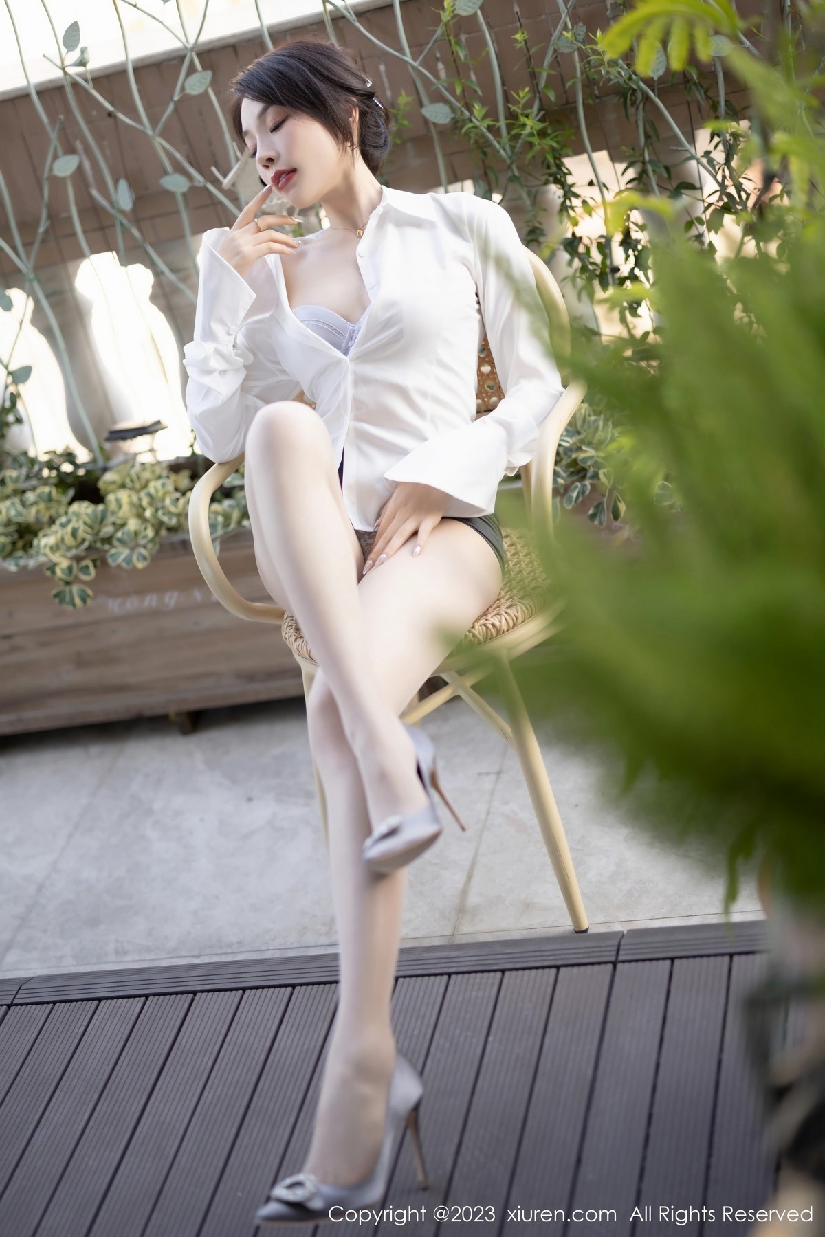[XiuRen]高清写真图 2023.06.30 No.7002 徐莉芝Booty 美腿丝袜