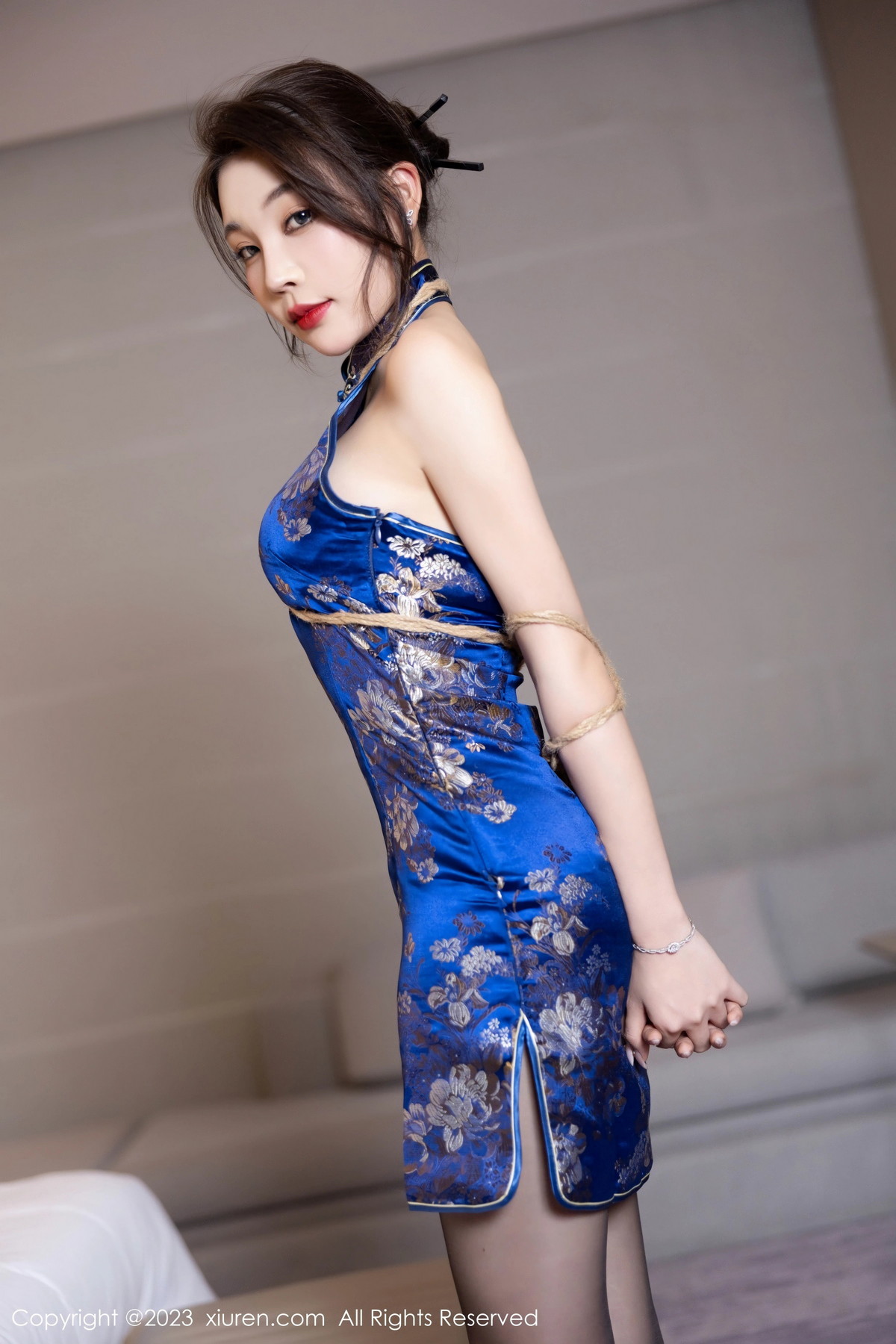 [XiuRen]高清写真图 2023.09.27 No.7453 徐莉芝Booty 旗袍美腿