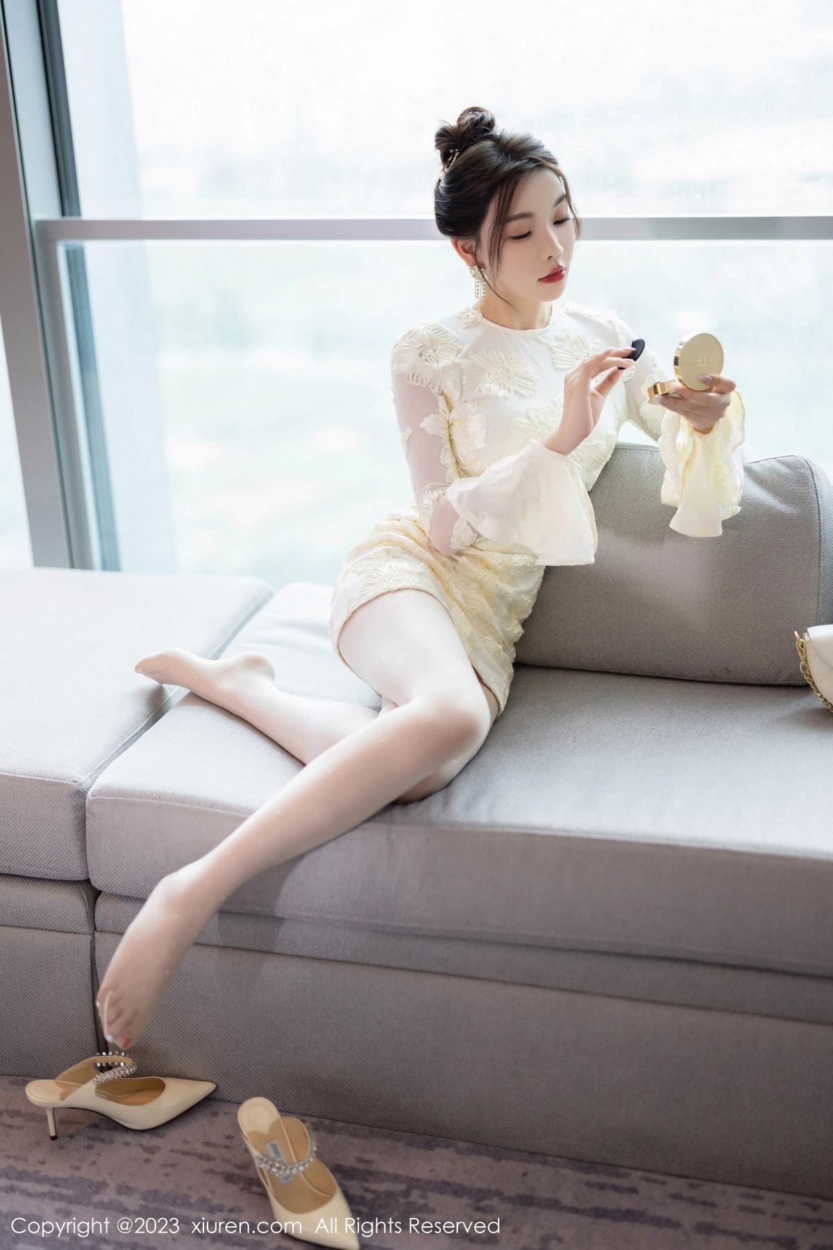 [XiuRen]高清写真图 2023.10.08 No.7476 徐莉芝Booty 美腿丝袜