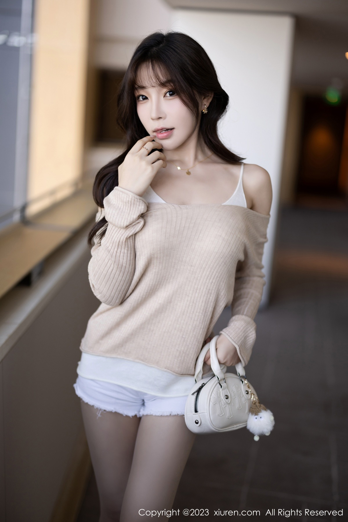 [XiuRen]高清写真图 2023.11.10 No.7647 徐莉芝Booty 丝袜美腿