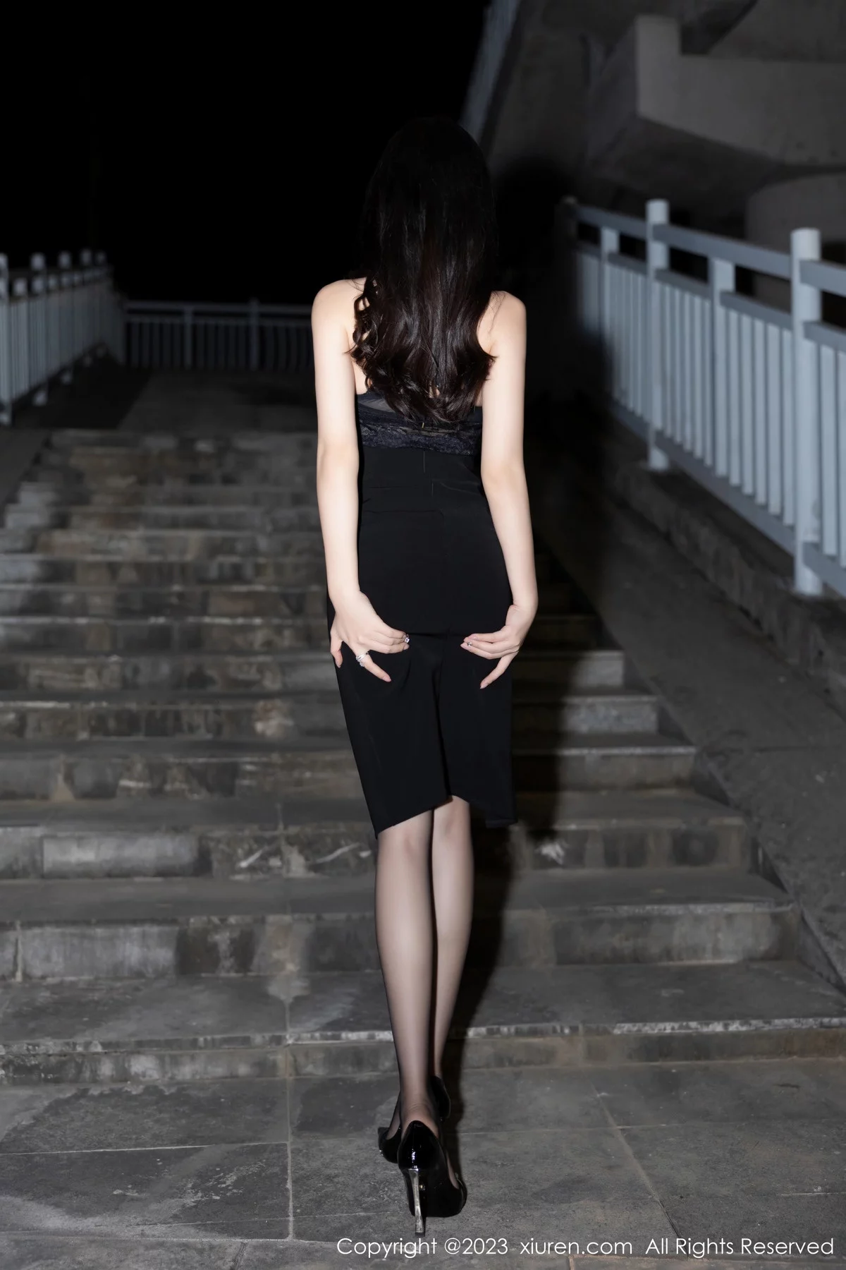 [XiuRen]高清写真图 2023.12.15 No.7820 徐莉芝Booty 黑丝美腿