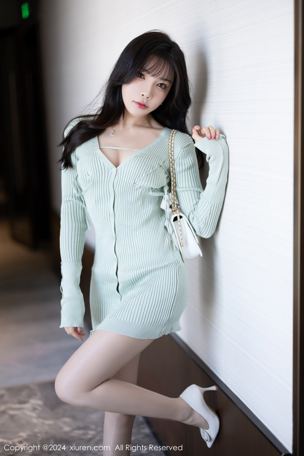 [XiuRen]高清写真图 2024.01.26 No.8028 徐莉芝Booty 丝袜美腿