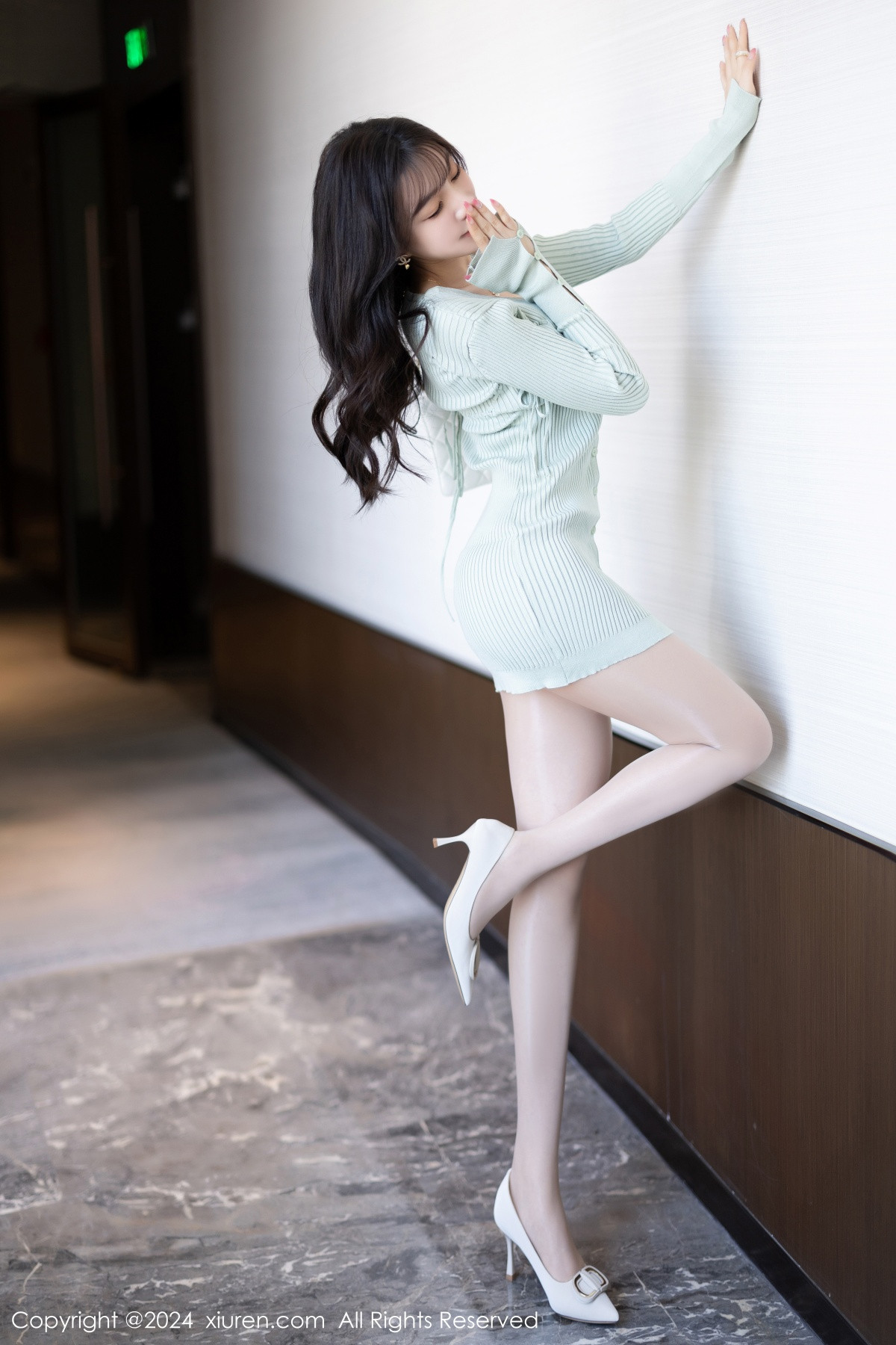 [XiuRen]高清写真图 2024.01.26 No.8028 徐莉芝Booty 丝袜美腿