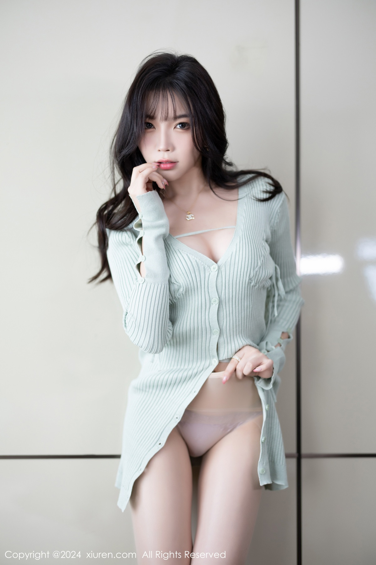 [XiuRen]高清写真图 2024.01.26 No.8028 徐莉芝Booty 丝袜美腿