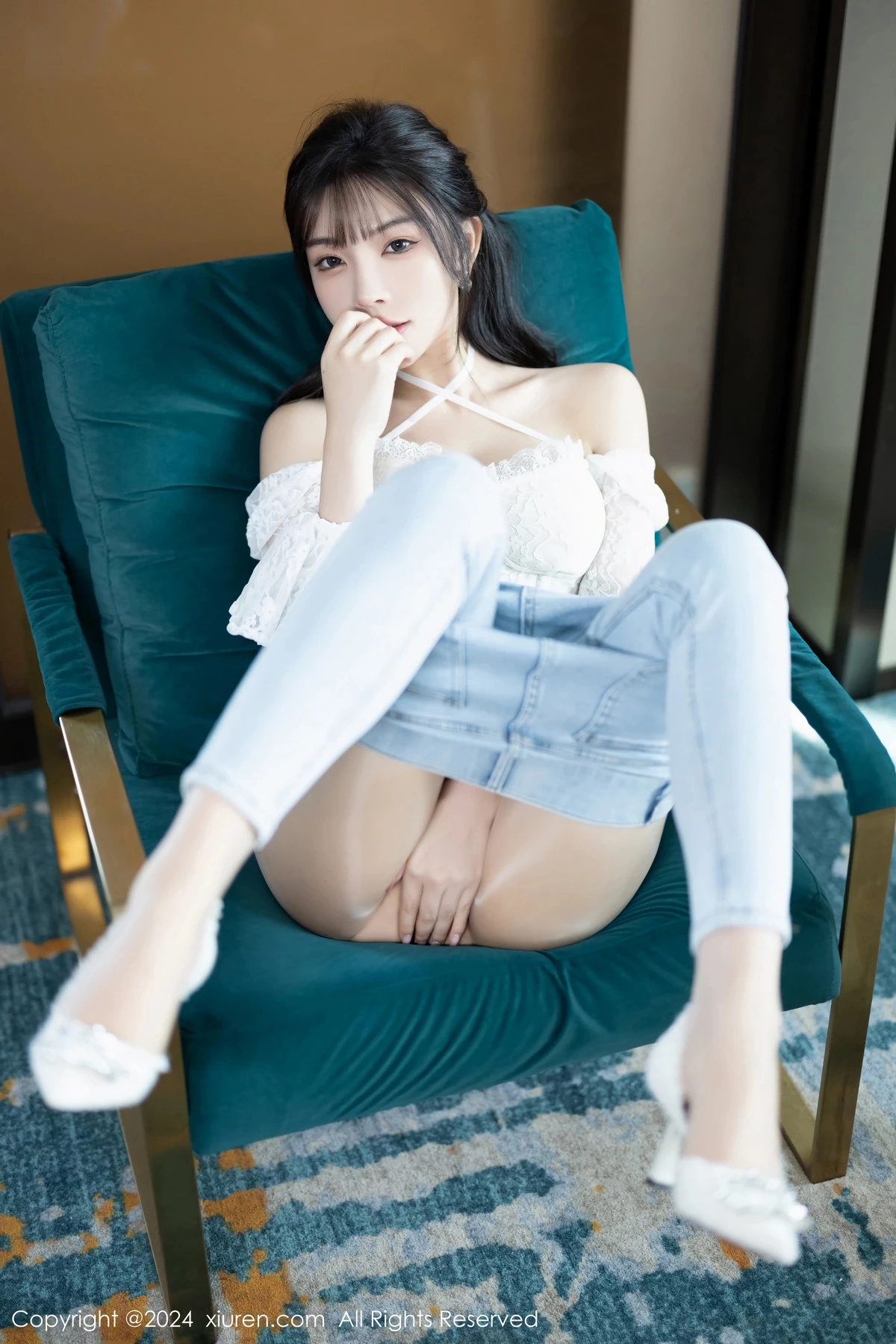 [XiuRen]高清写真图 2024.02.27 No.8147 徐莉芝Booty 美腿黑丝