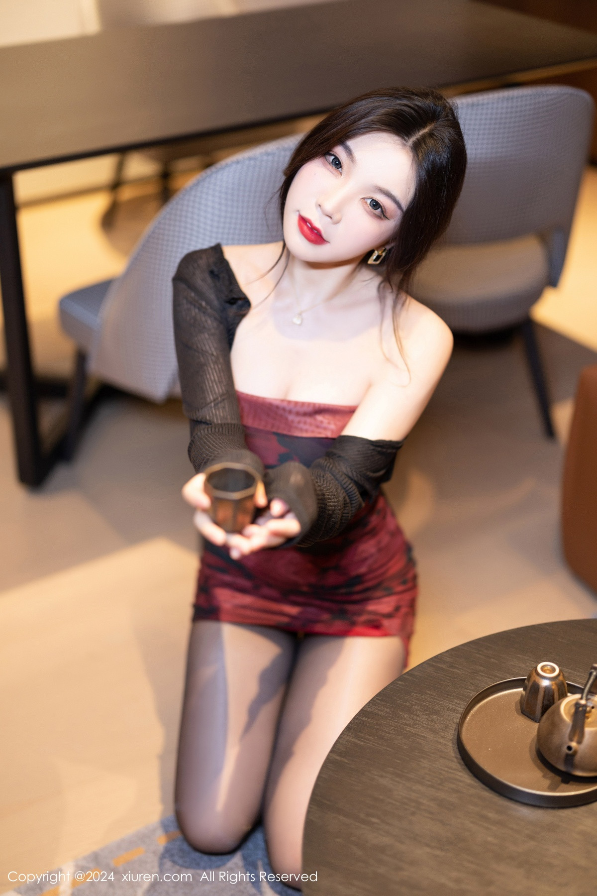 [XiuRen]高清写真图 2024.06.06 No.8664 徐莉芝Booty 黑丝美腿