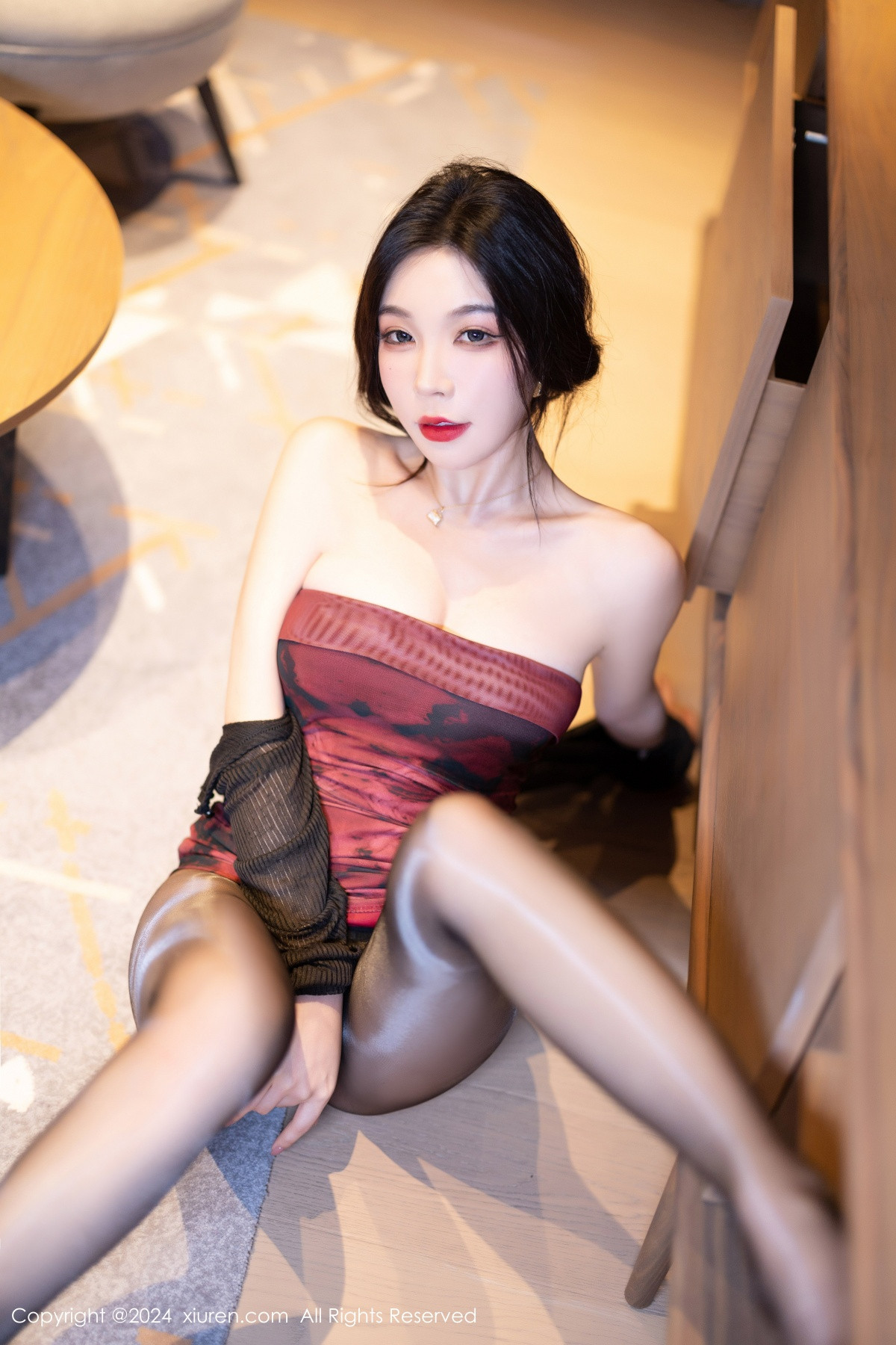 [XiuRen]高清写真图 2024.06.06 No.8664 徐莉芝Booty 黑丝美腿