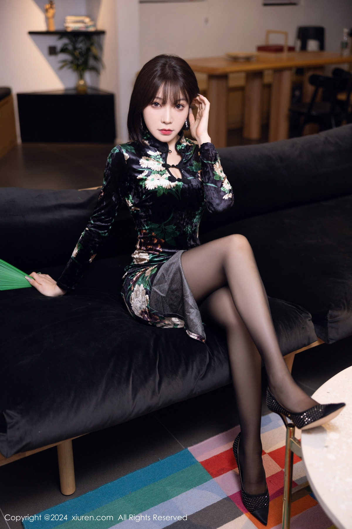 [XiuRen]高清写真图 2024.07.17 No.8876 徐莉芝Booty 黑丝美腿
