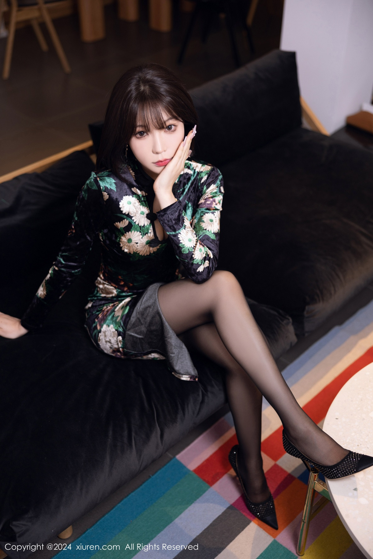 [XiuRen]高清写真图 2024.07.17 No.8876 徐莉芝Booty 黑丝美腿