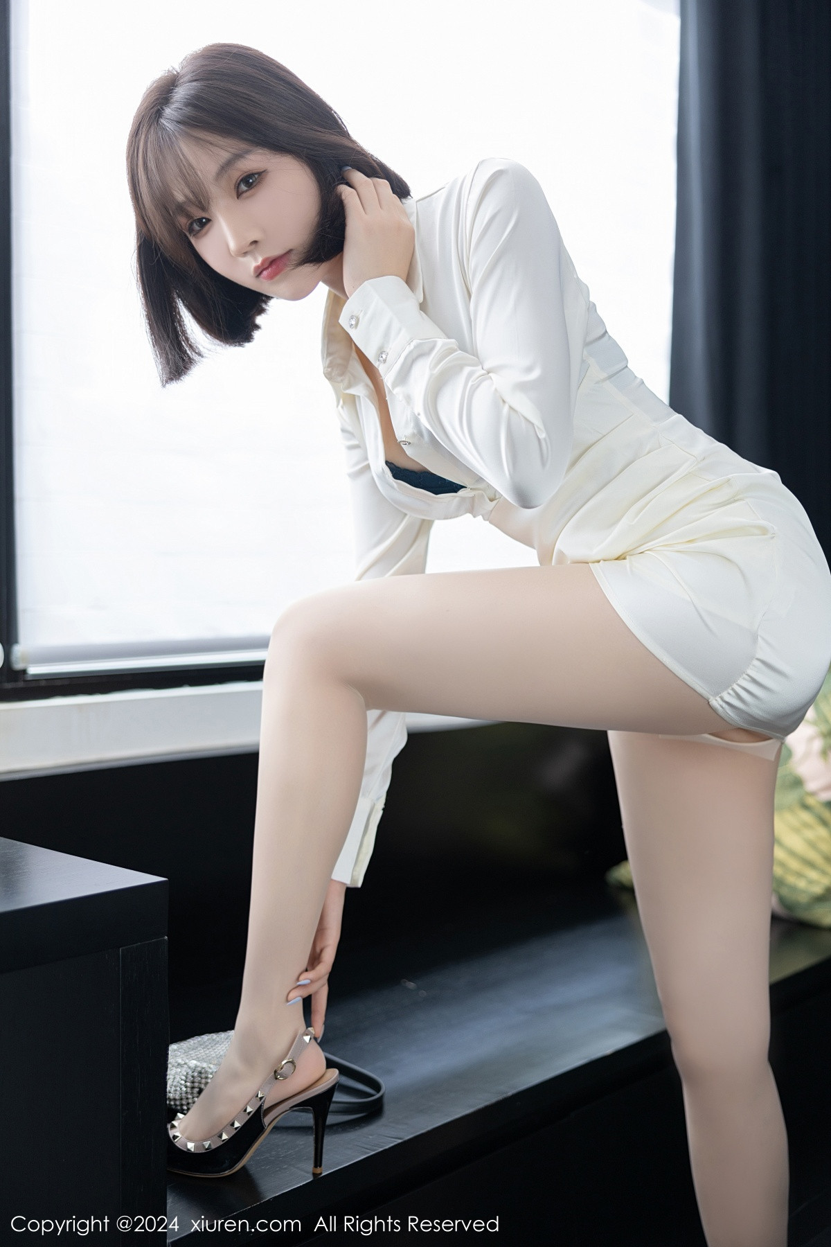 [XiuRen]高清写真图 2024.08.02 No.8963 徐莉芝Booty 丝袜美腿
