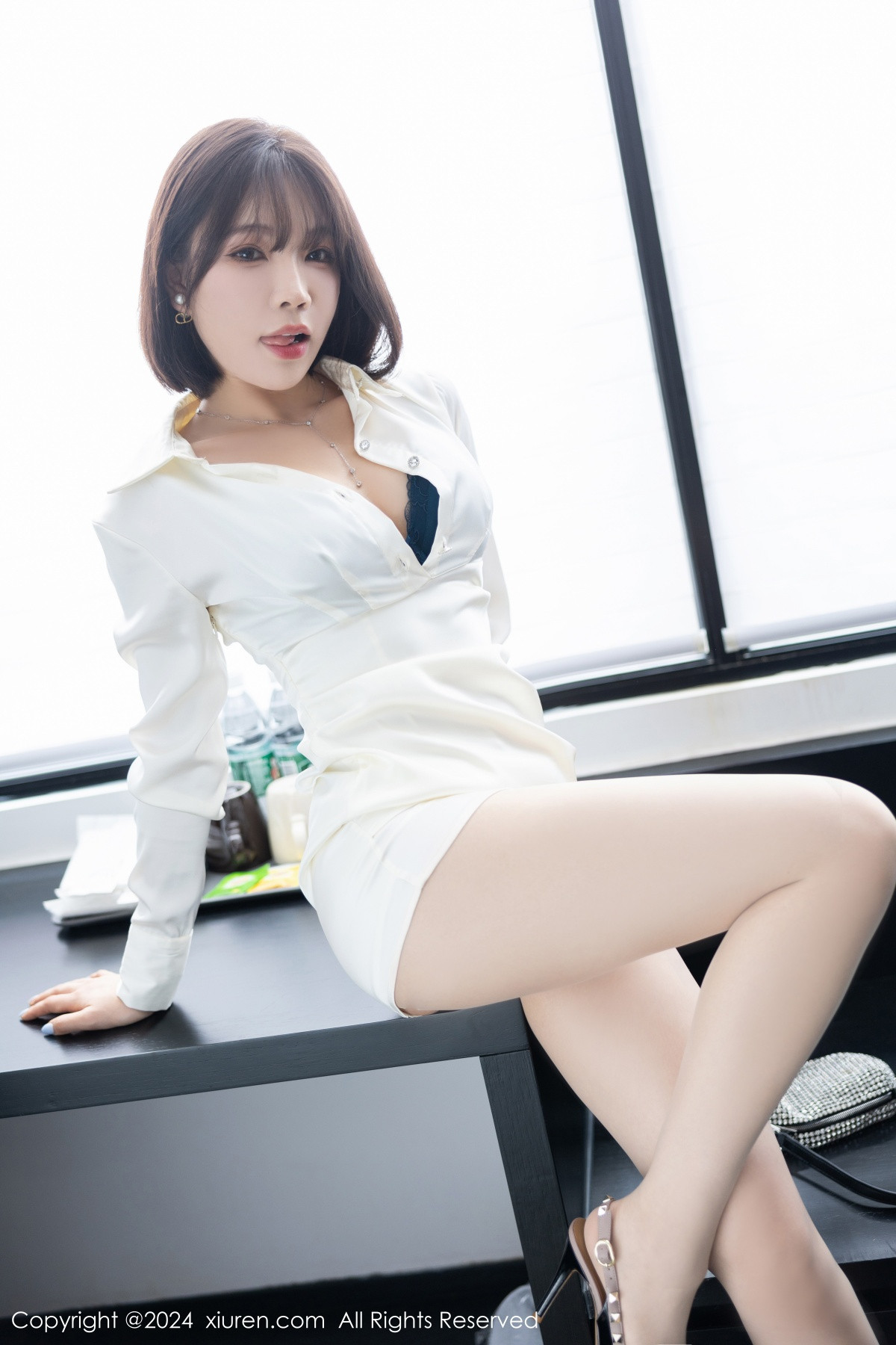 [XiuRen]高清写真图 2024.08.02 No.8963 徐莉芝Booty 丝袜美腿