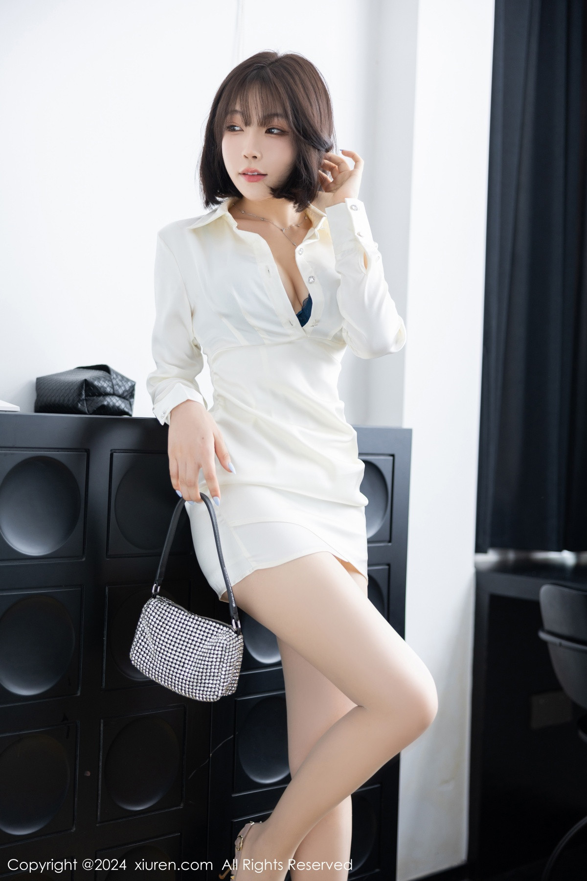 [XiuRen]高清写真图 2024.08.02 No.8963 徐莉芝Booty 丝袜美腿