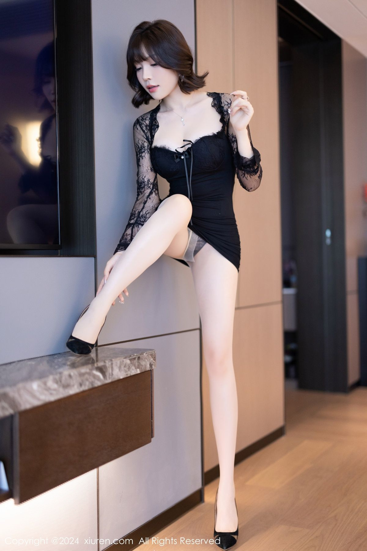 [XiuRen]高清写真图 2024.08.21 No.9048 徐莉芝Booty 时尚美腿