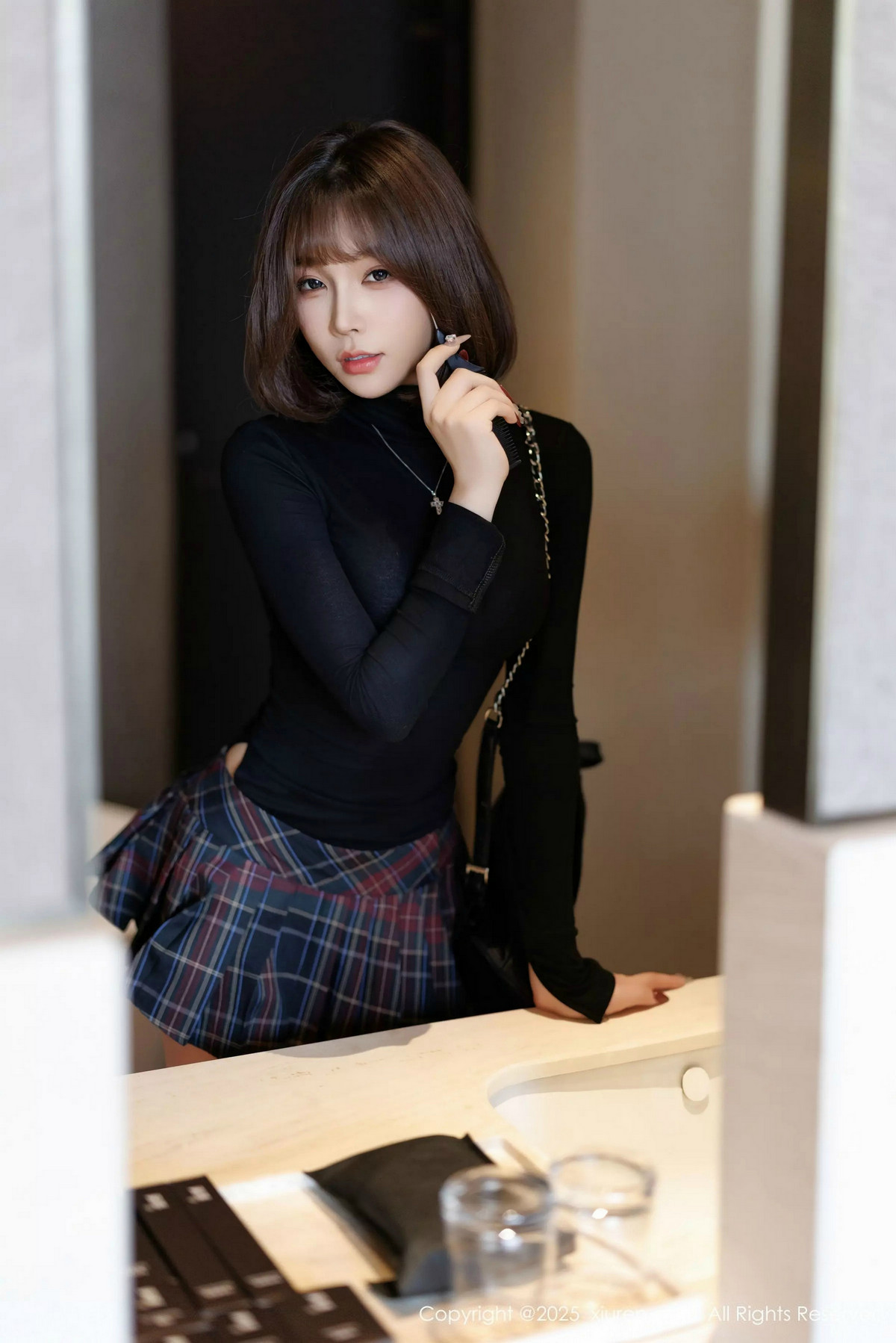 [XiuRen]高清写真图 2025.02.27 No.9944 徐莉芝Booty 黑丝美腿