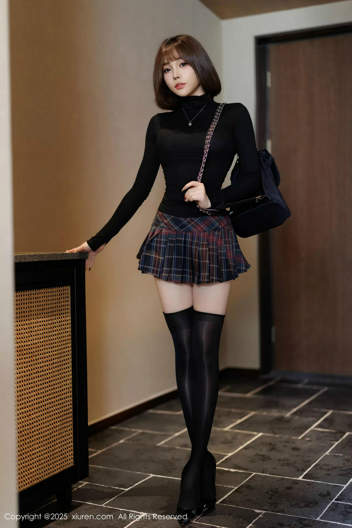 [XiuRen]高清写真图 2025.02.27 No.9944 徐莉芝Booty 黑丝美腿